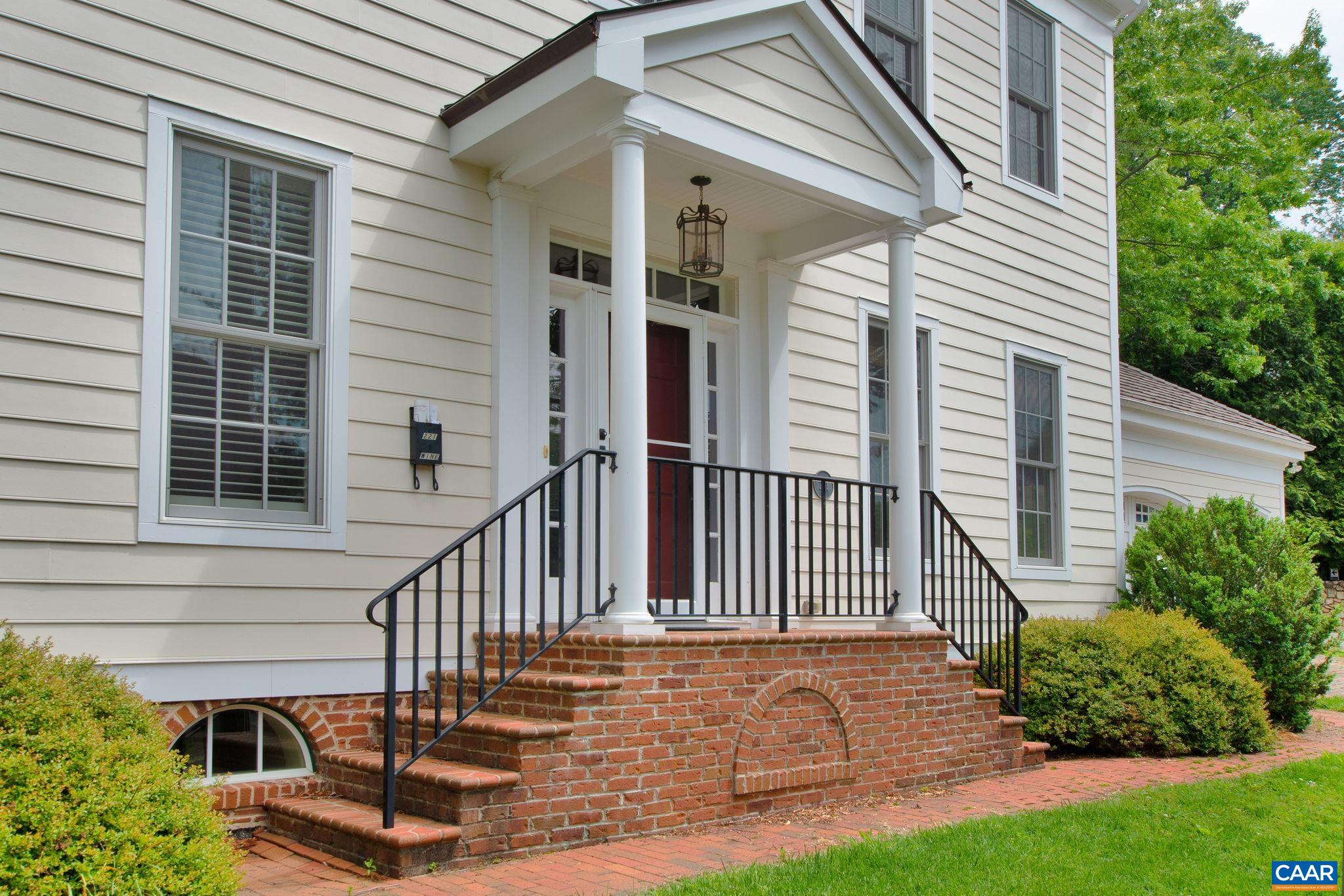 221 WINE ST