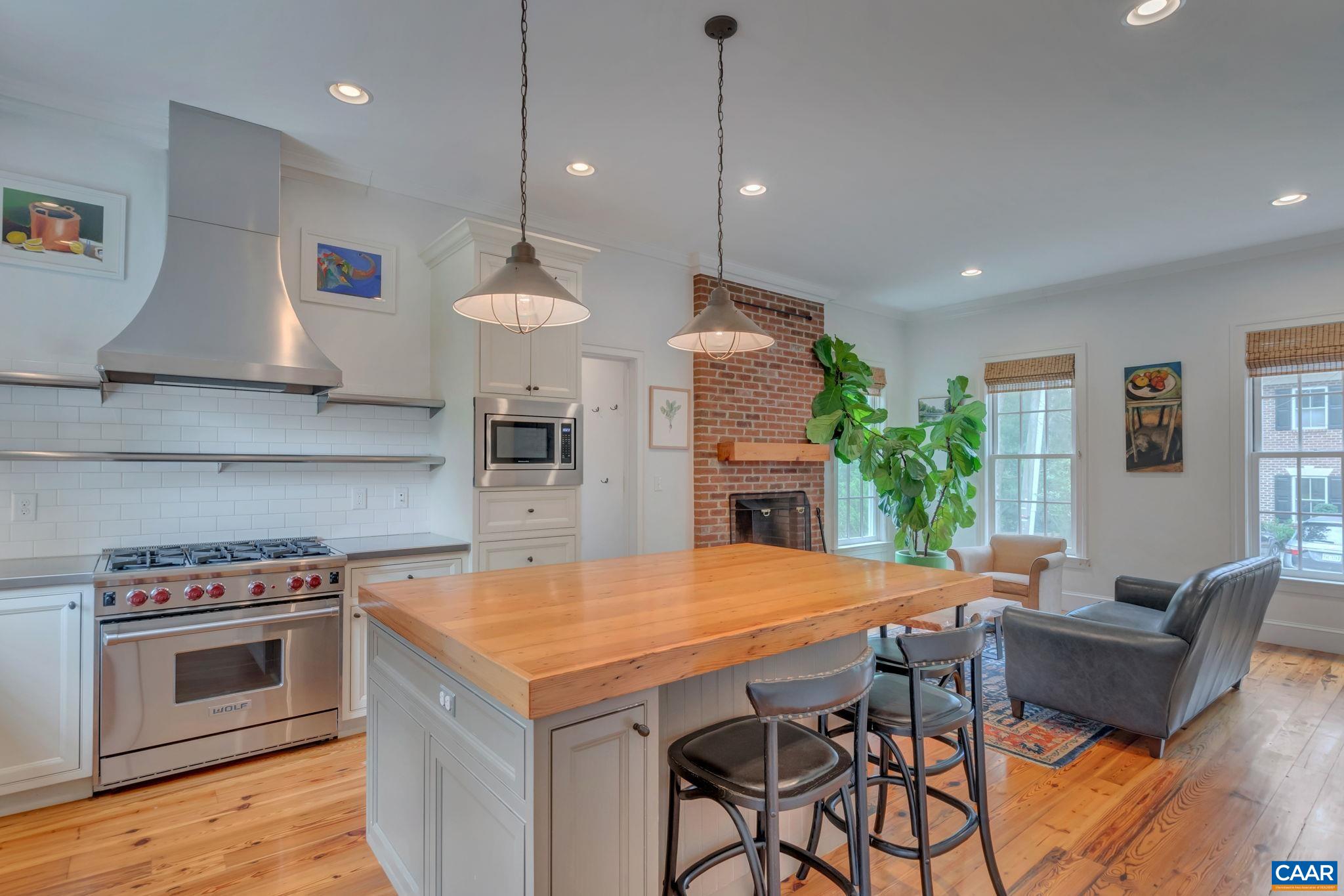 221 WINE ST