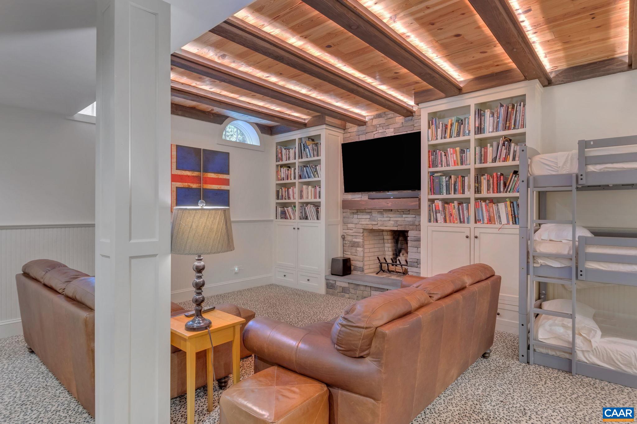 221 WINE ST