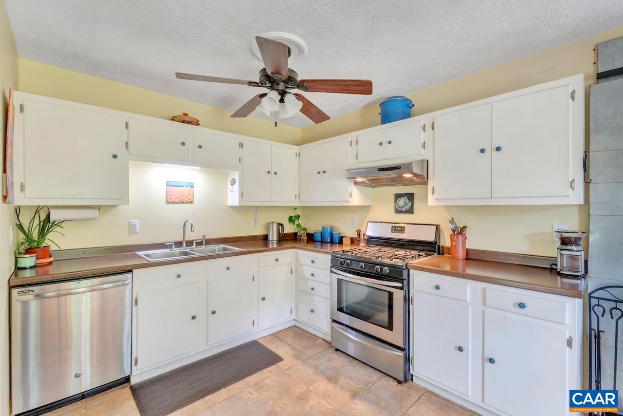 1426 SUNNY MEADOWS DR