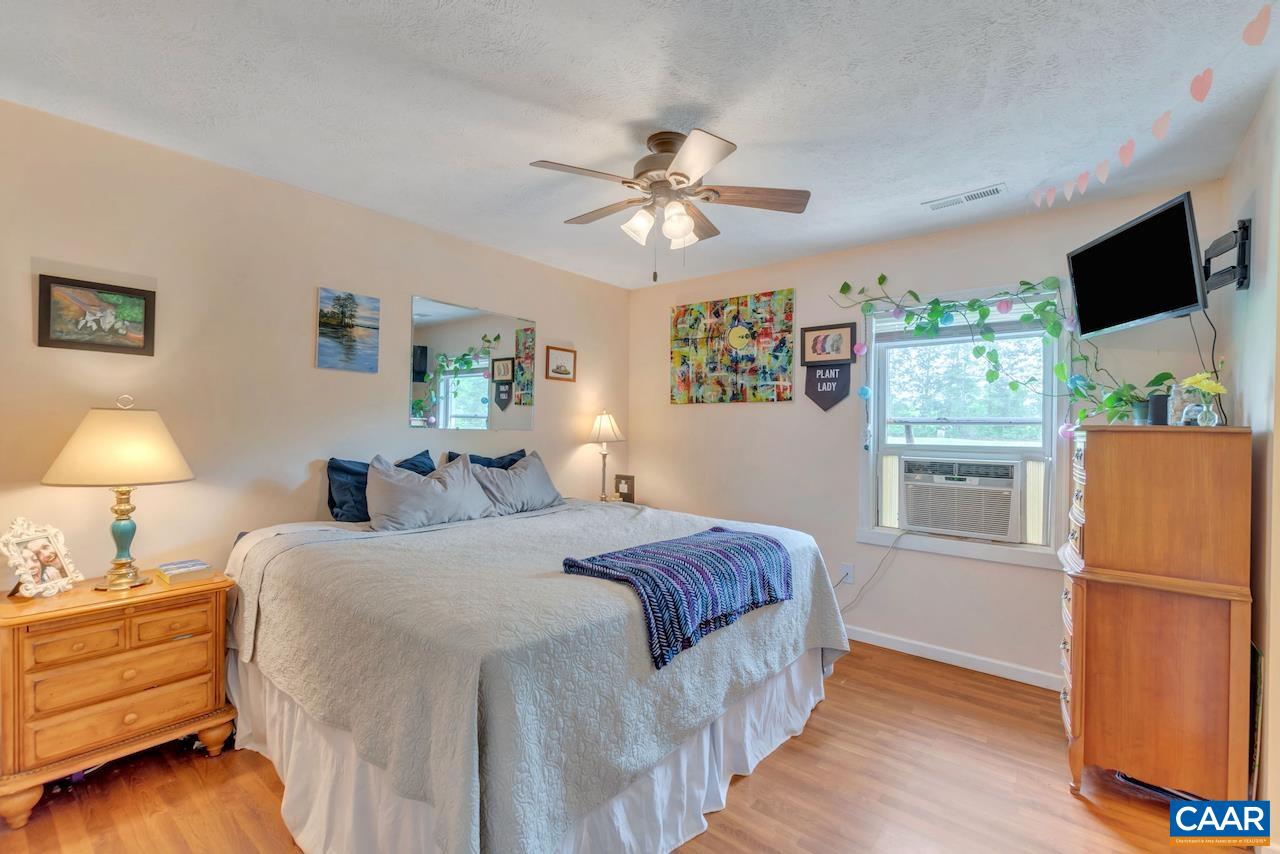 1426 SUNNY MEADOWS DR