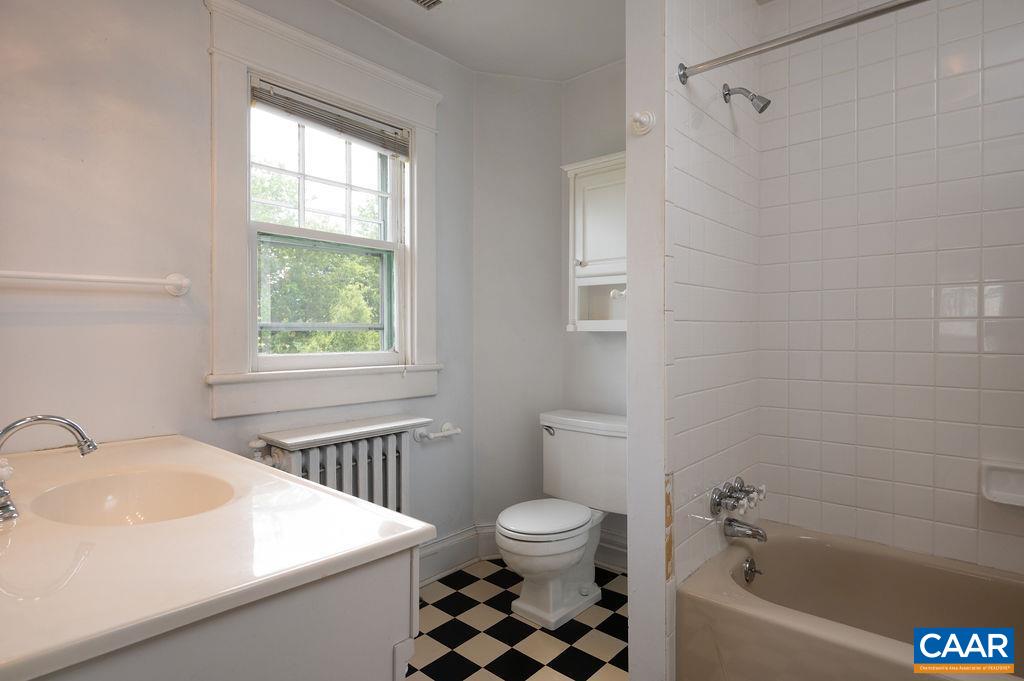 1026 LOCUST AVE