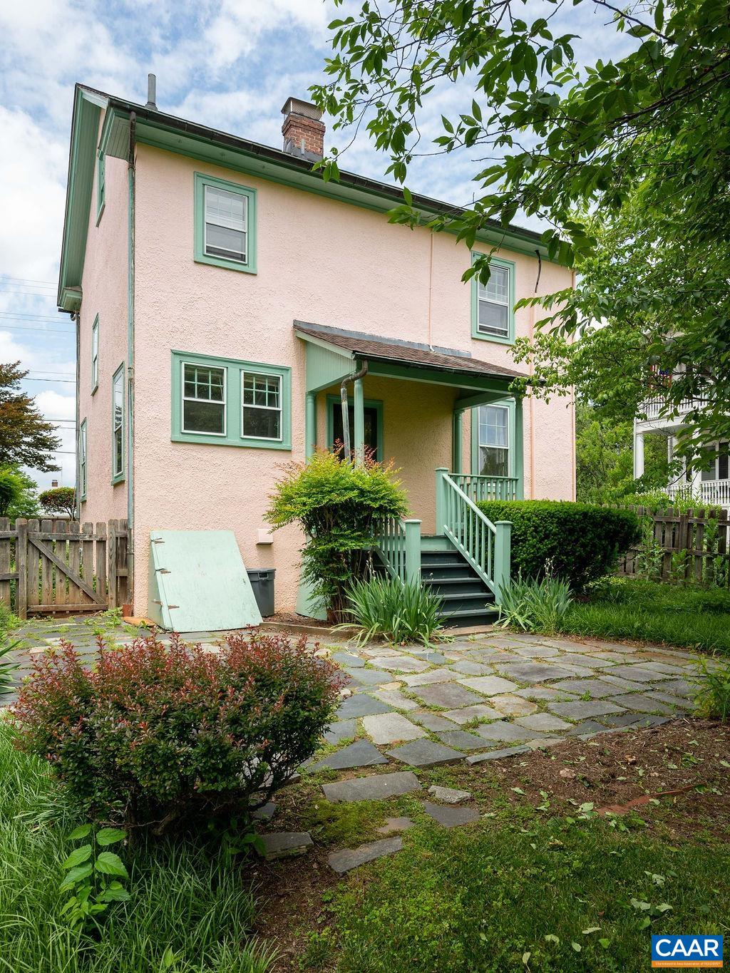 1026 LOCUST AVE
