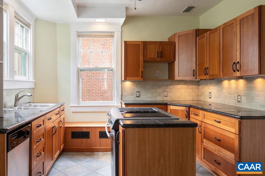 1026 LOCUST AVE
