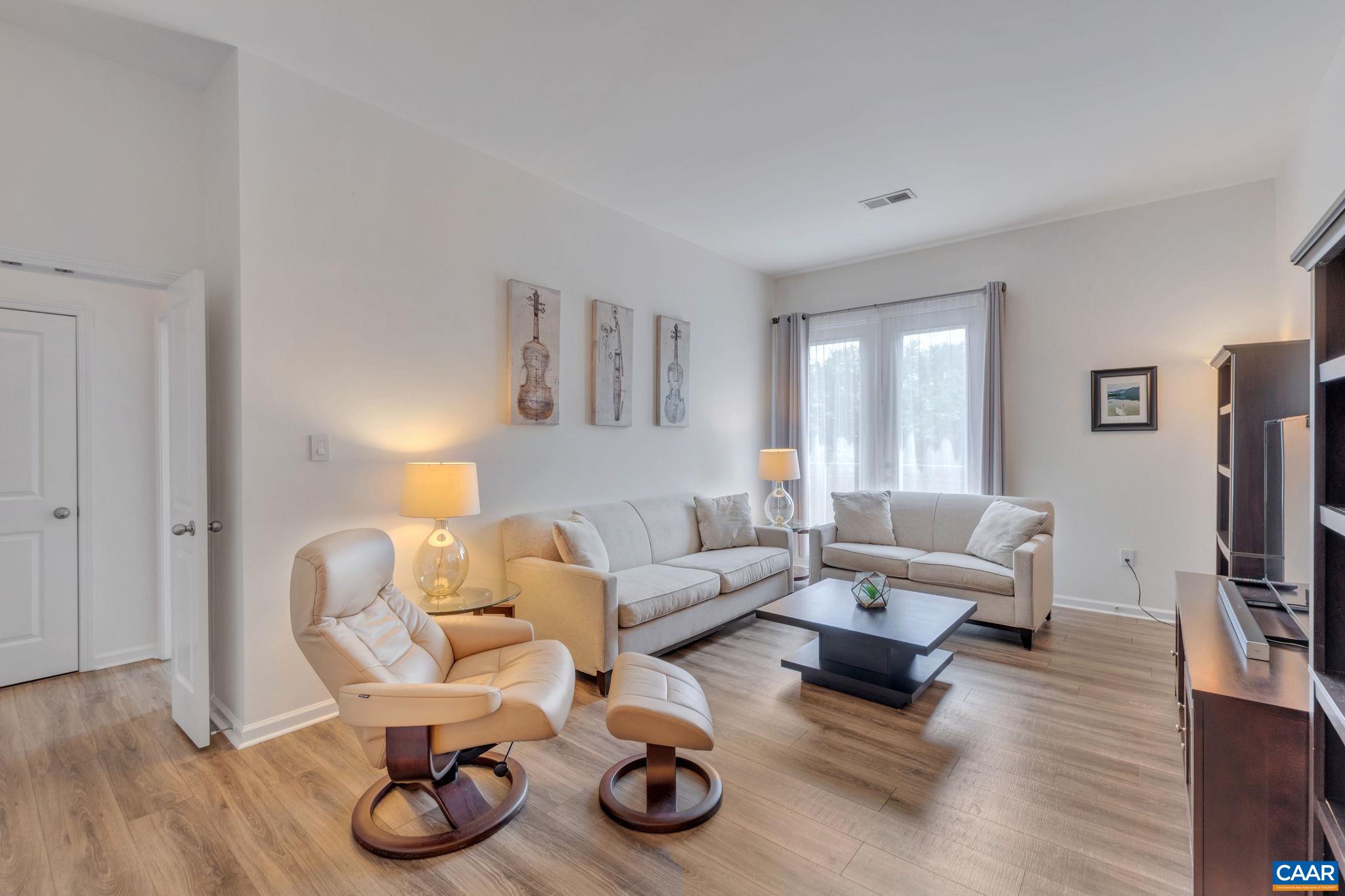 740 WALKER SQ Unit: 4B