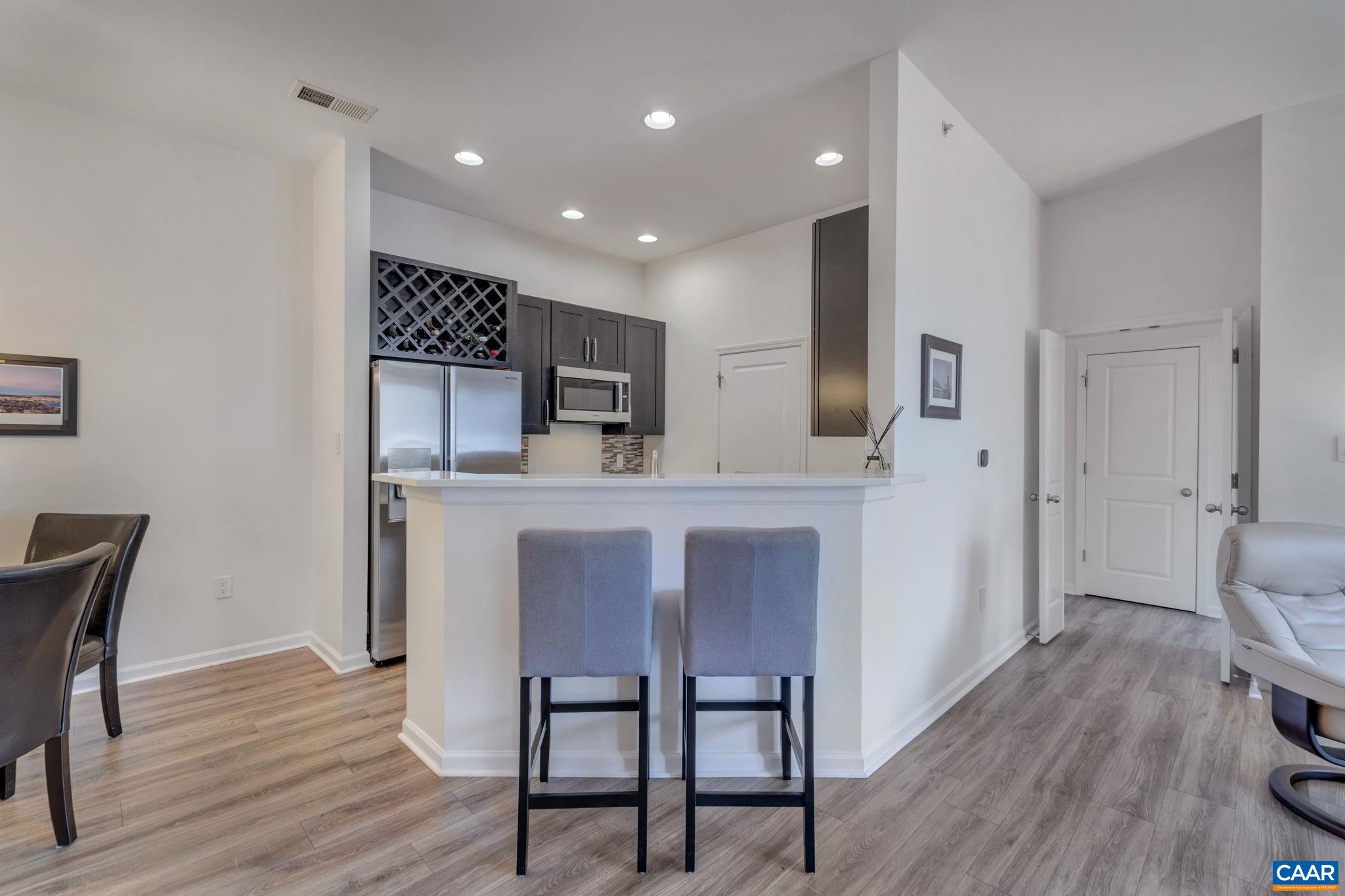 740 WALKER SQ Unit: 4B