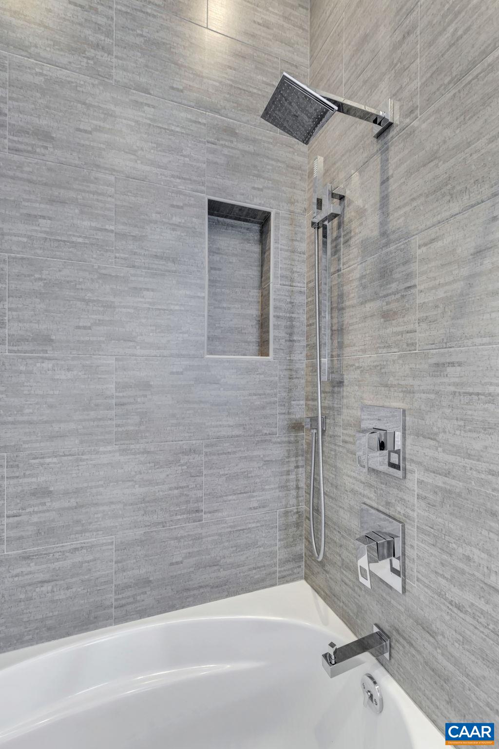 740 WALKER SQ Unit: 4B