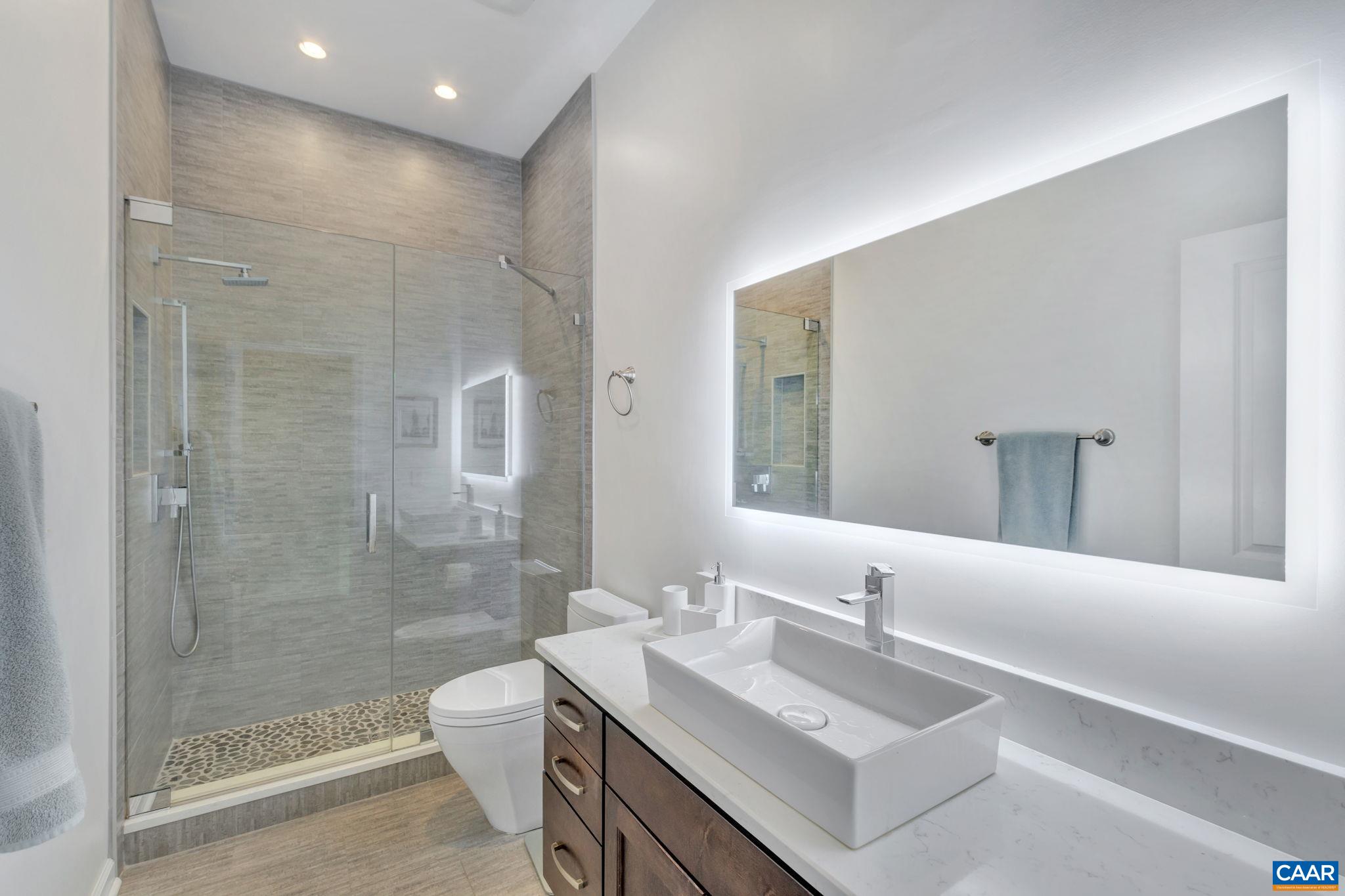 740 WALKER SQ Unit: 4B