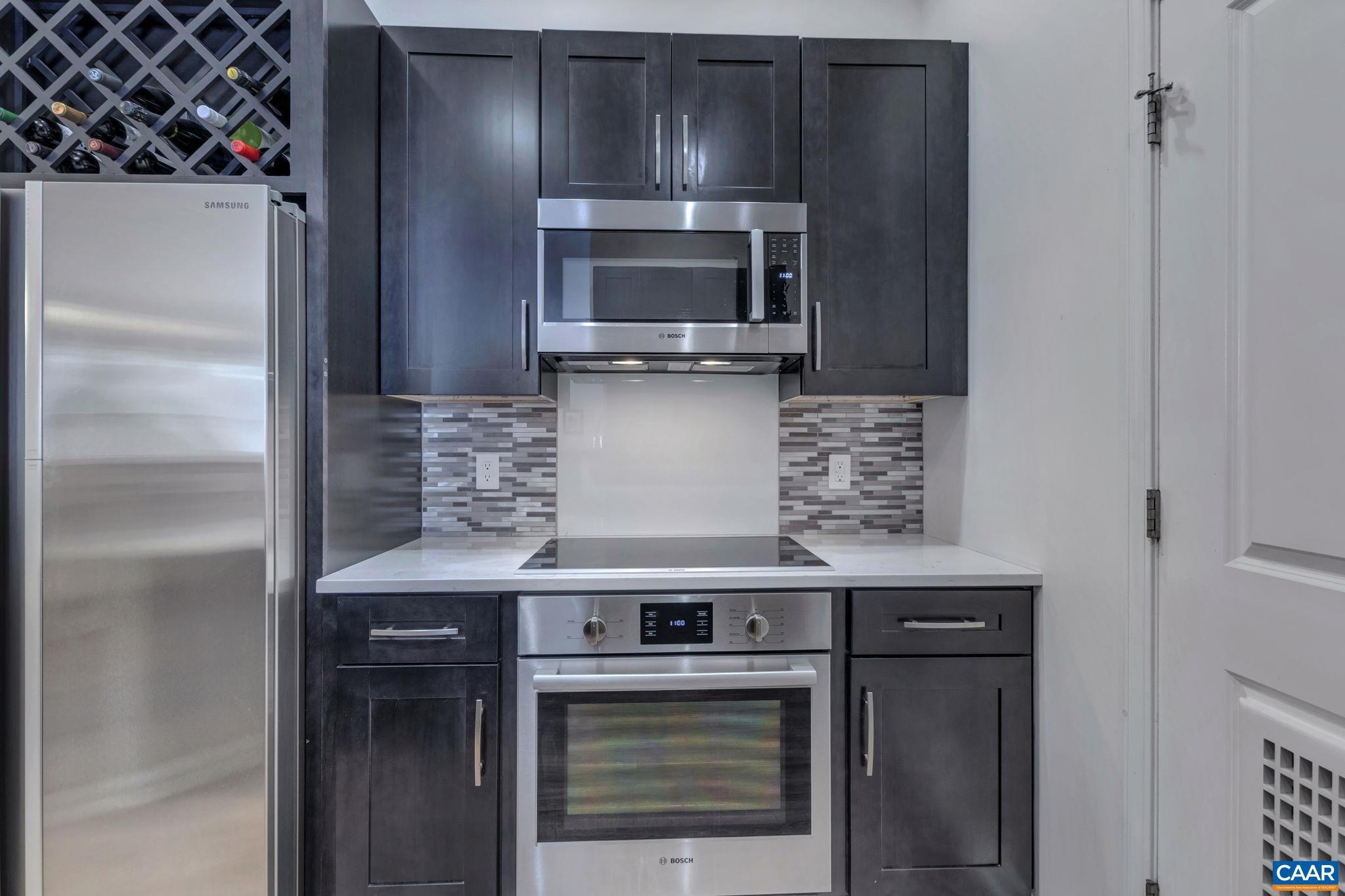 740 WALKER SQ Unit: 4B