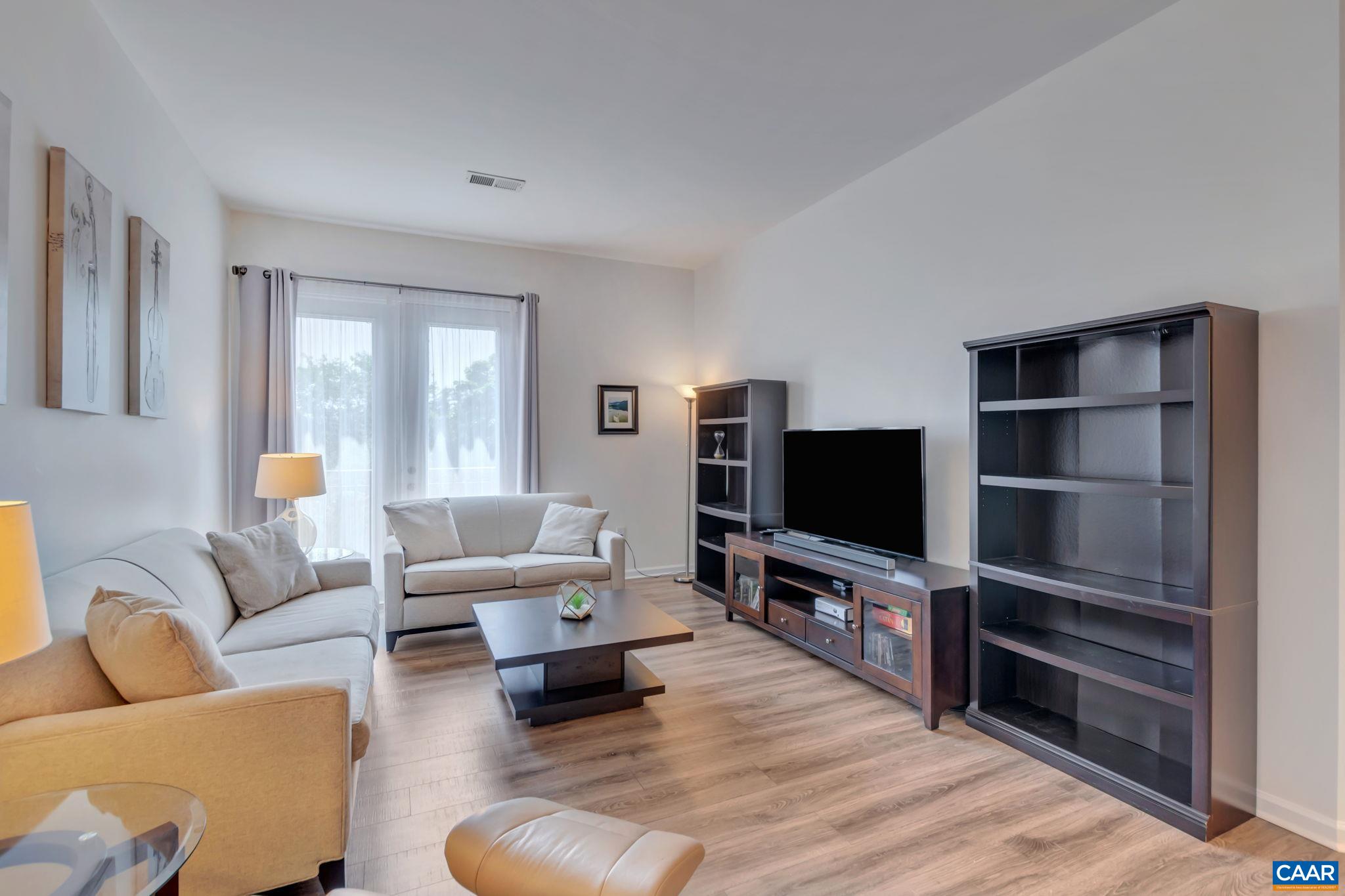 740 WALKER SQ Unit: 4B