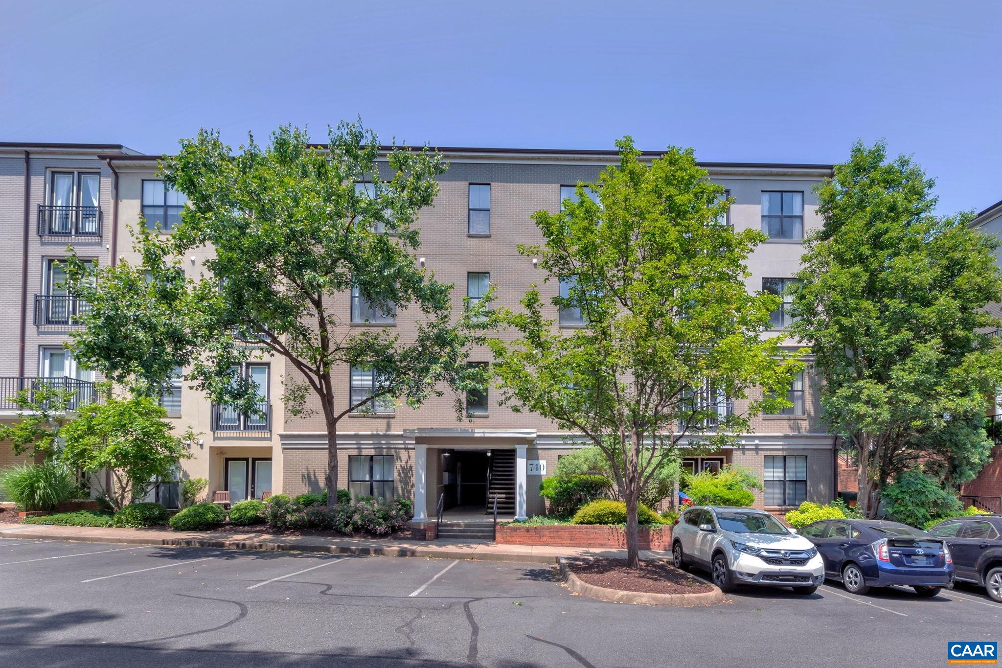 740 WALKER SQ Unit: 4B
