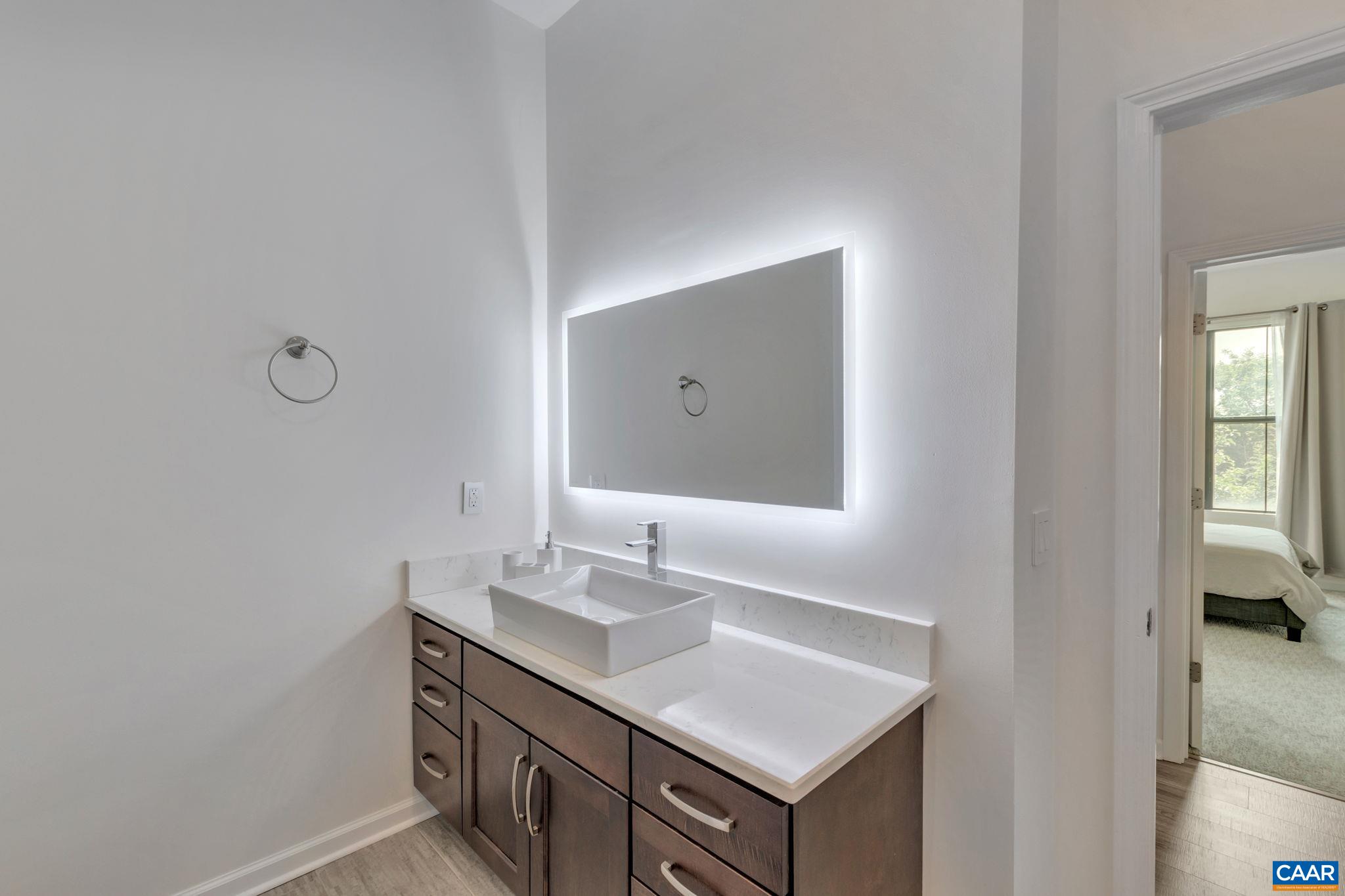 740 WALKER SQ Unit: 4B