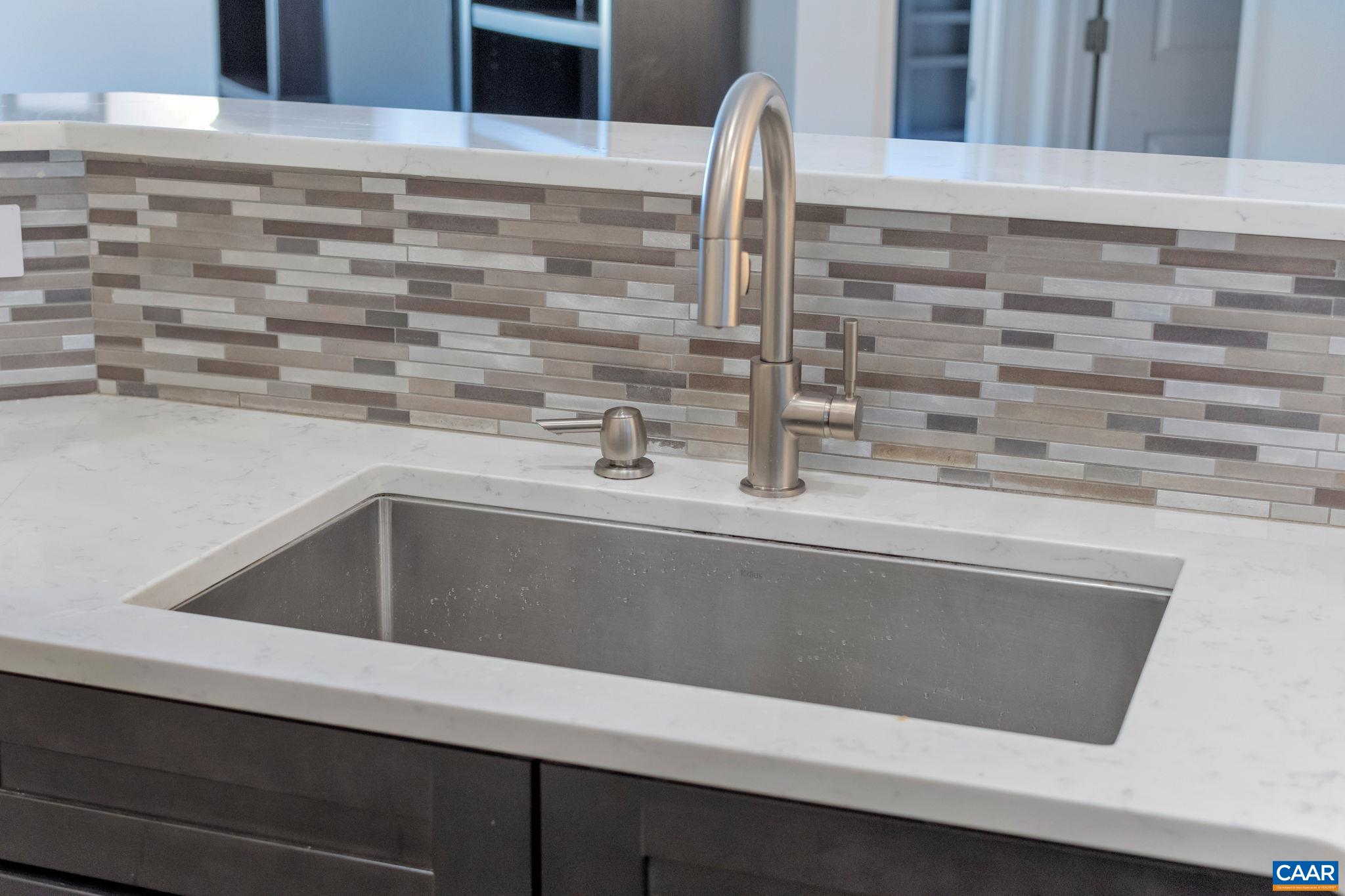 740 WALKER SQ Unit: 4B