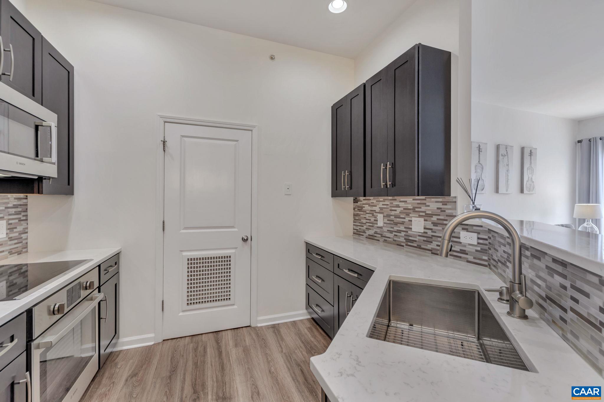 740 WALKER SQ Unit: 4B