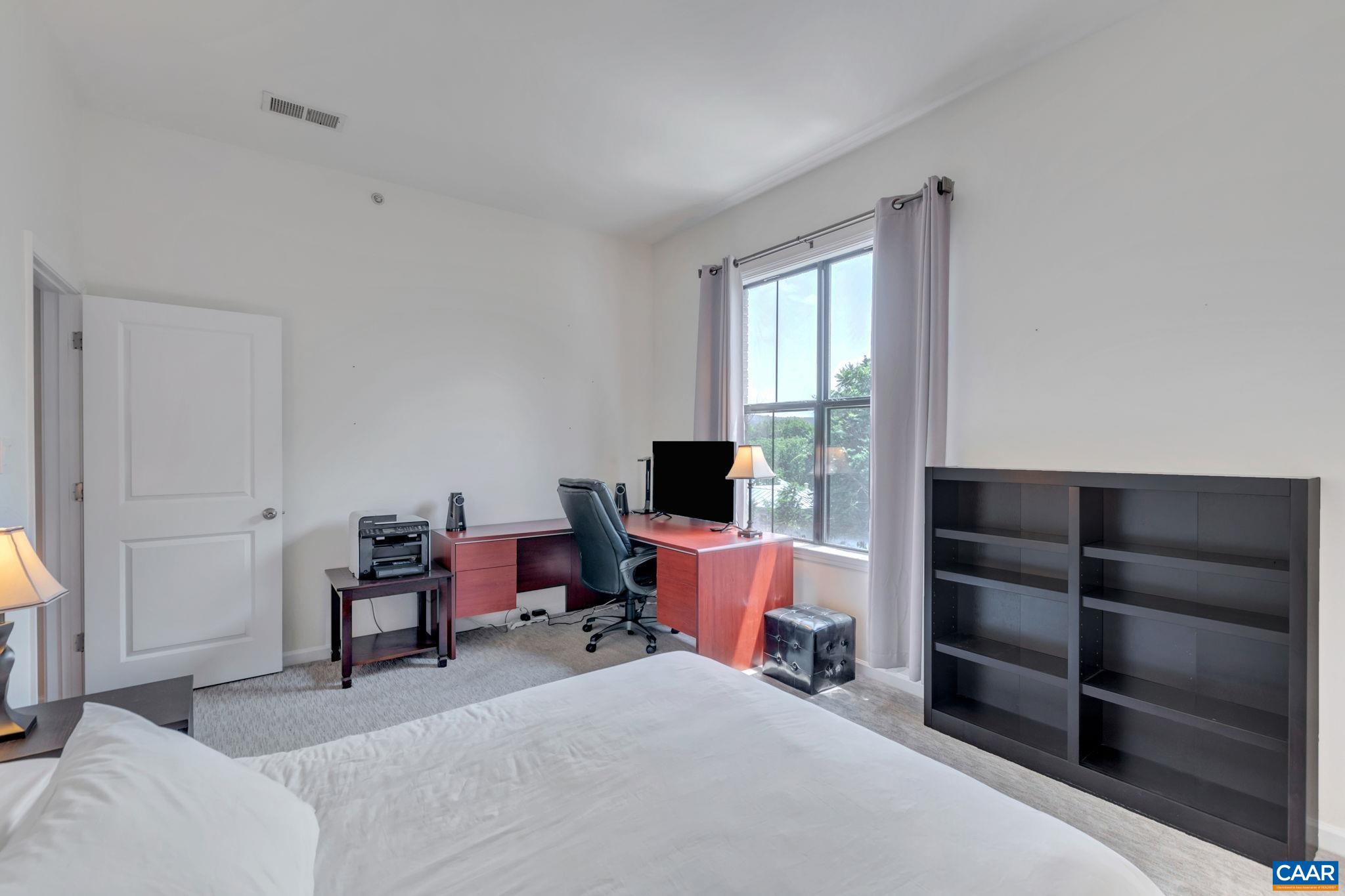 740 WALKER SQ Unit: 4B