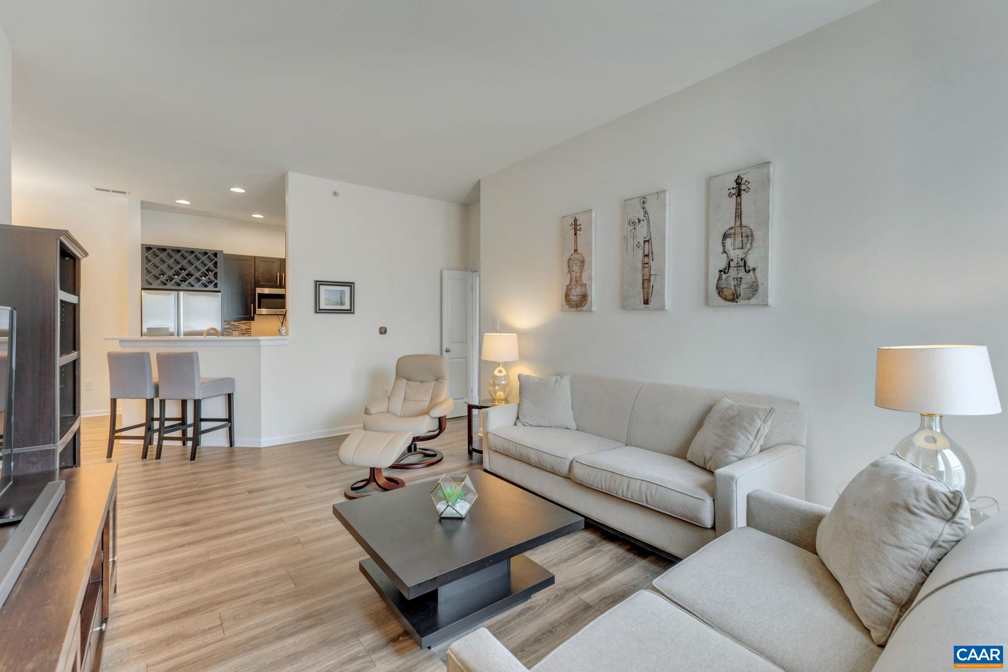 740 WALKER SQ Unit: 4B