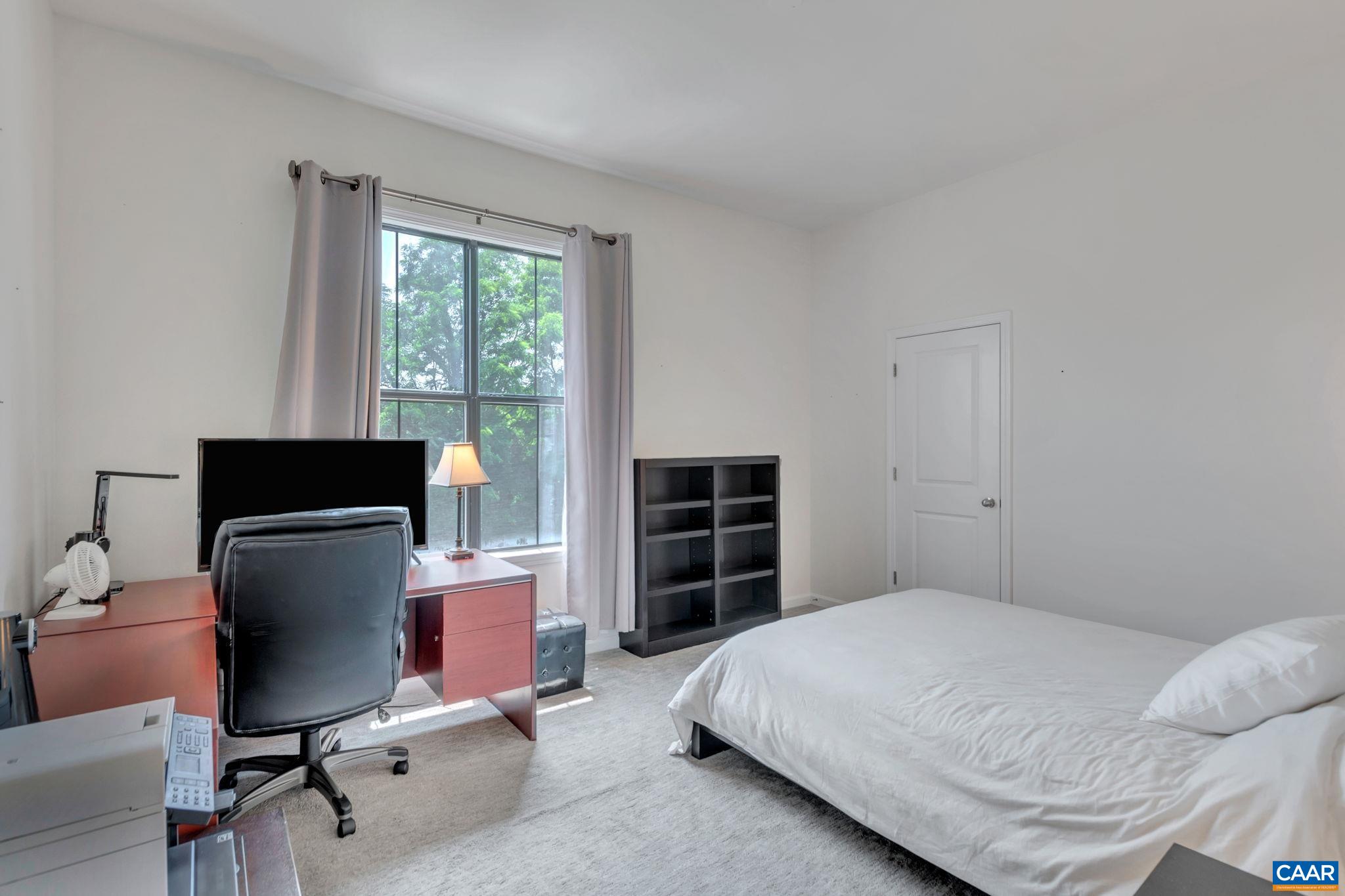 740 WALKER SQ Unit: 4B