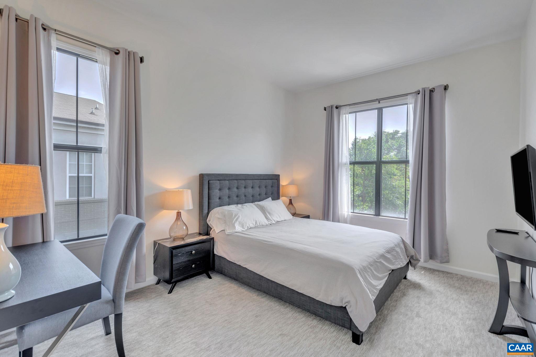 740 WALKER SQ Unit: 4B