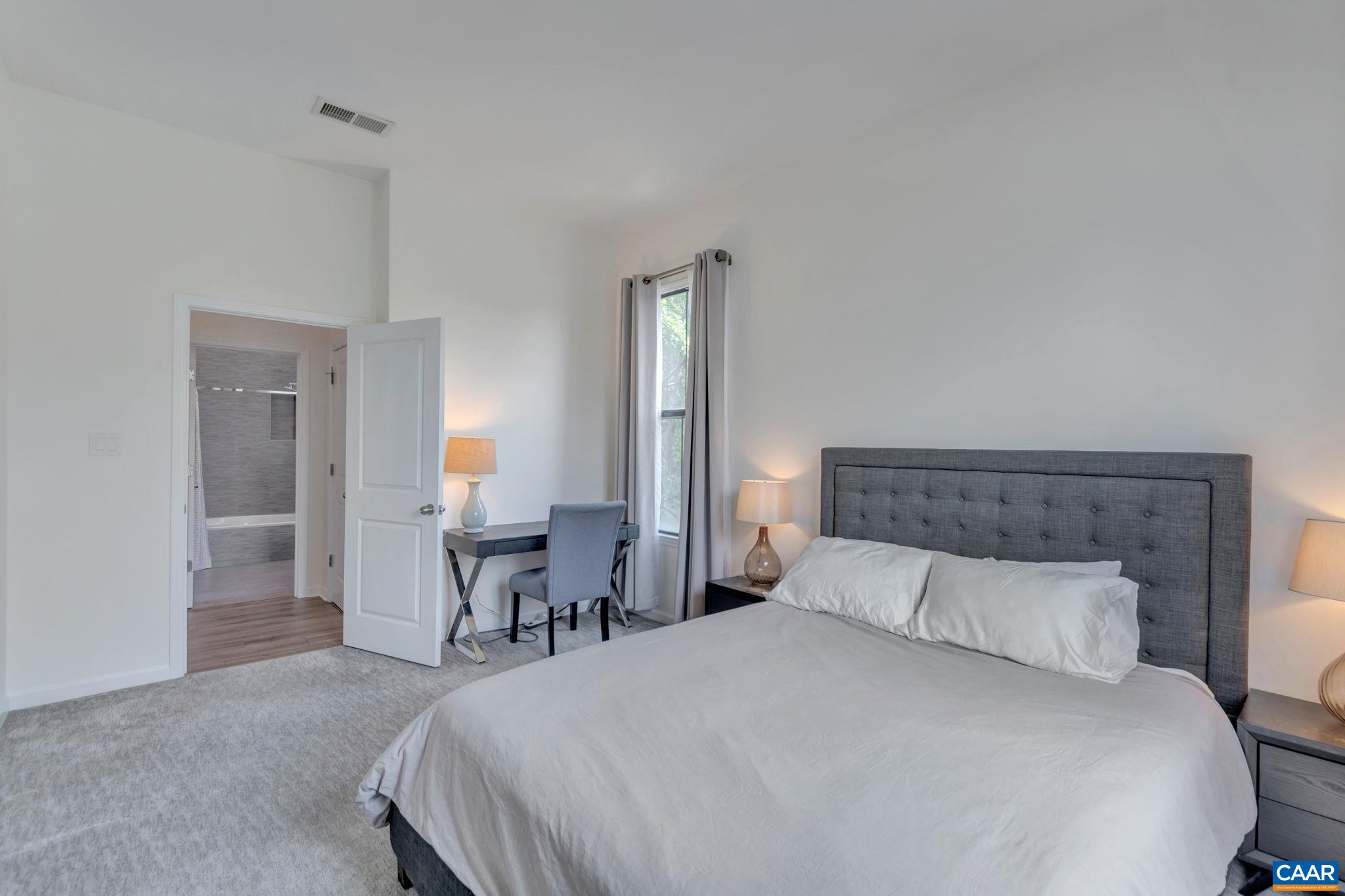 740 WALKER SQ Unit: 4B