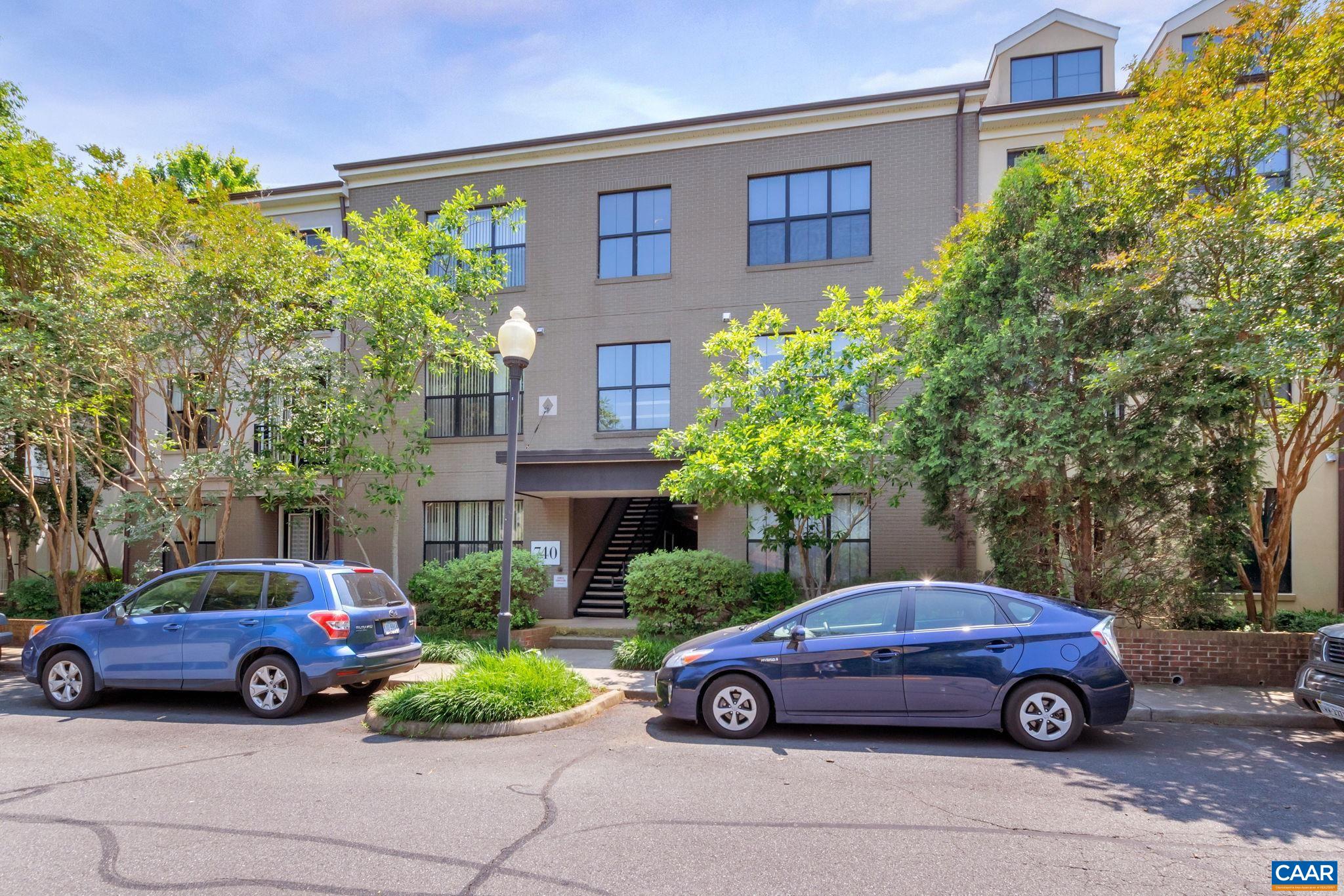 740 WALKER SQ Unit: 4B