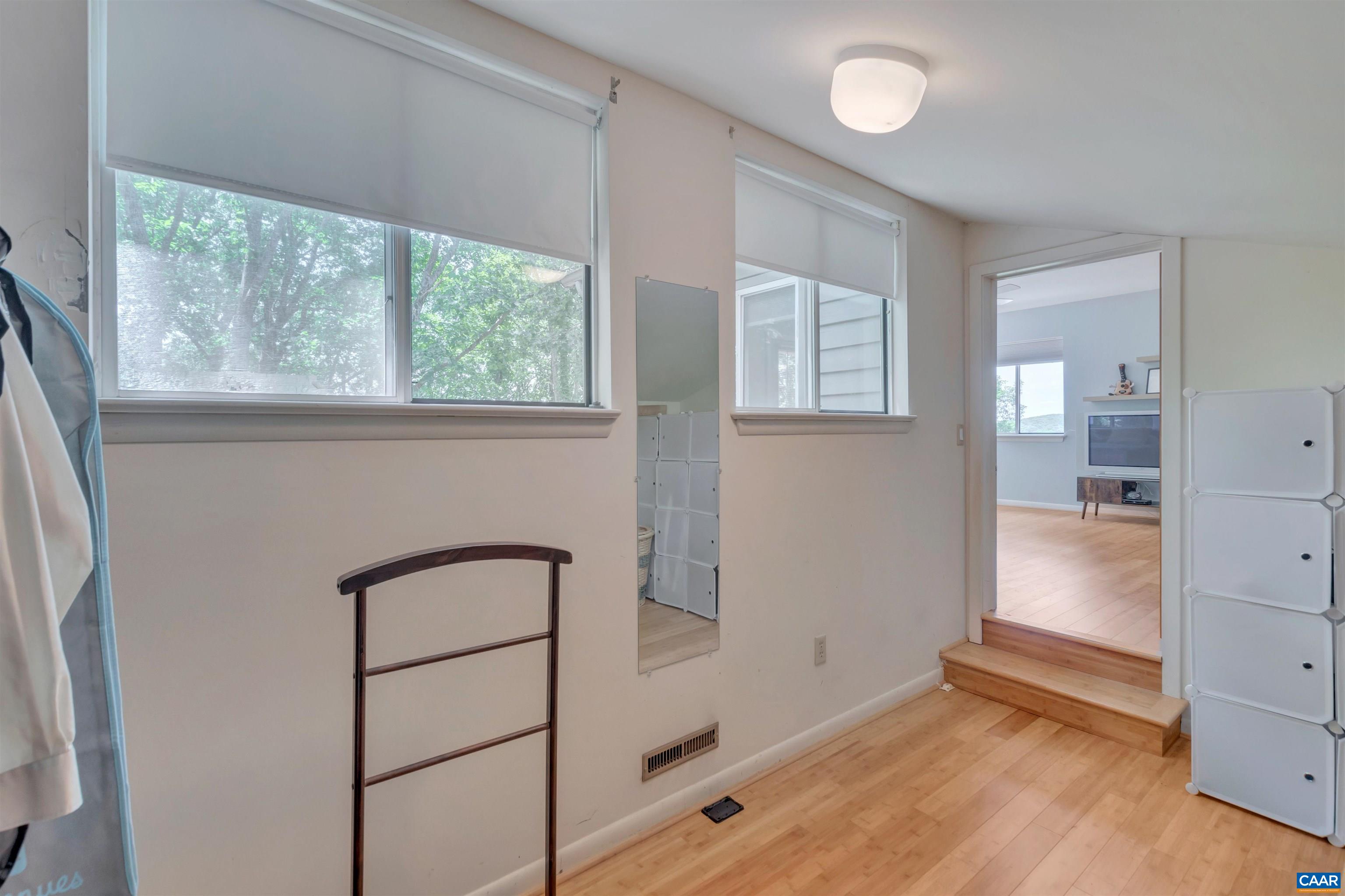 299 HORSLEY LN