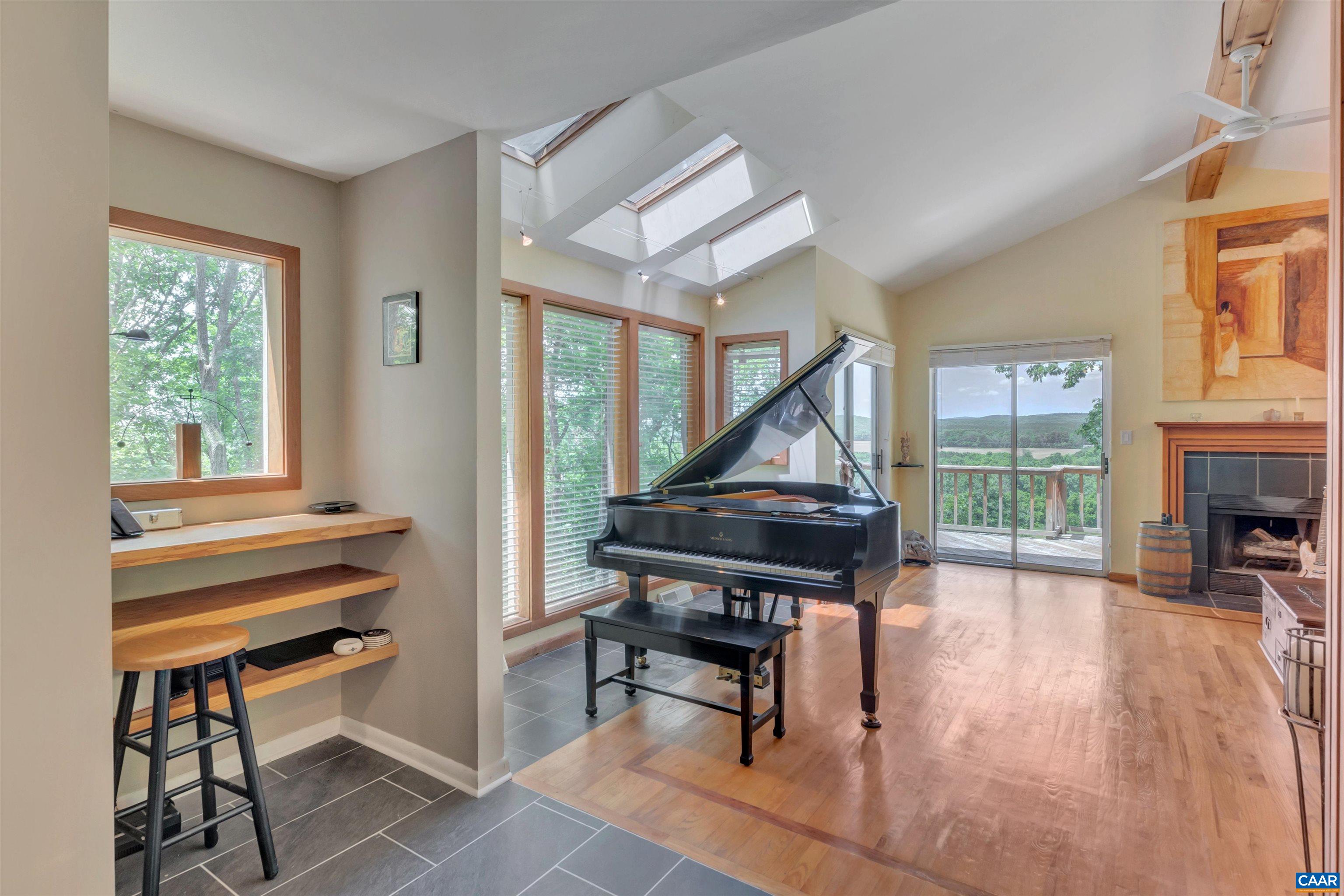 299 HORSLEY LN