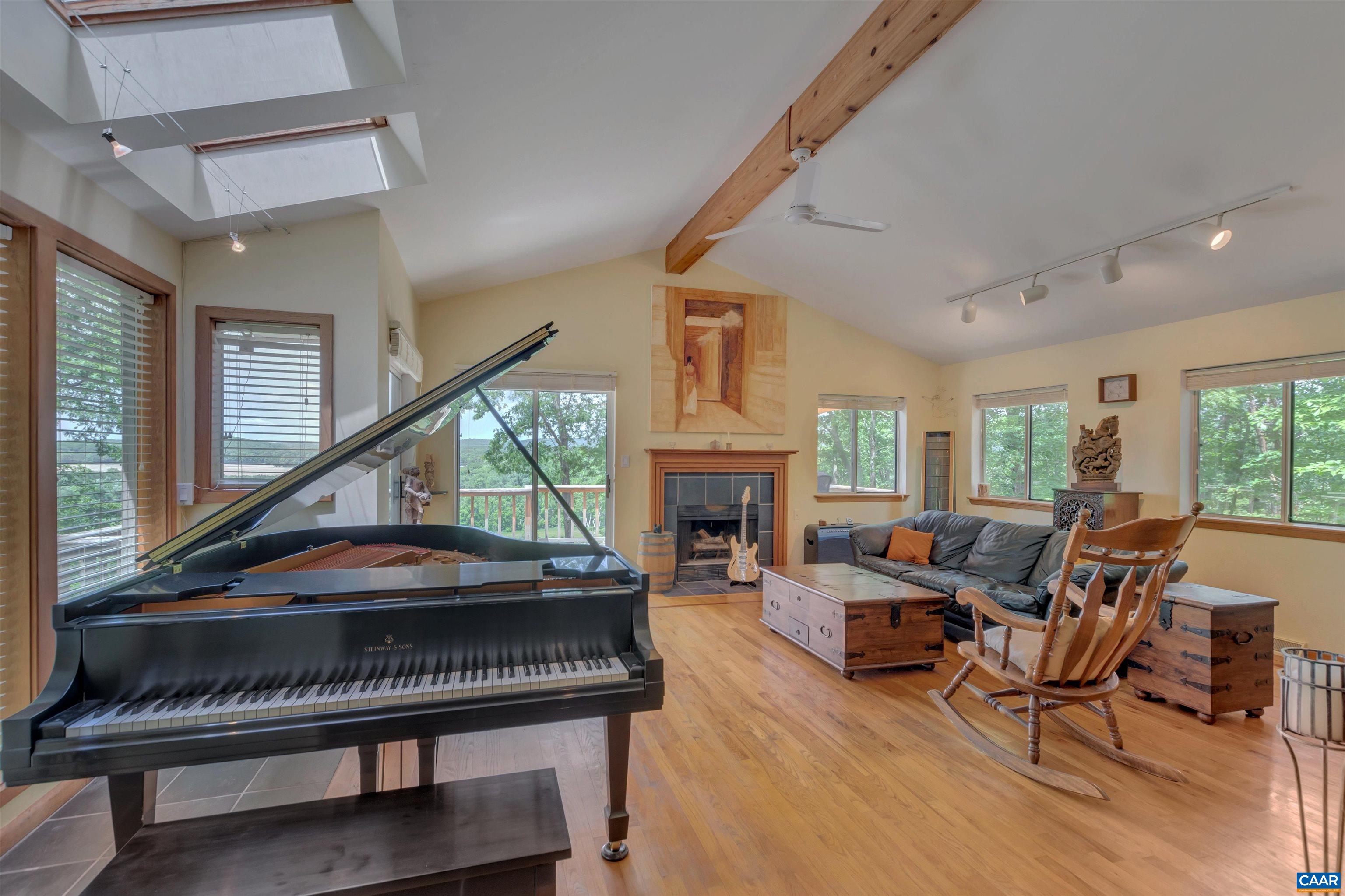 299 HORSLEY LN
