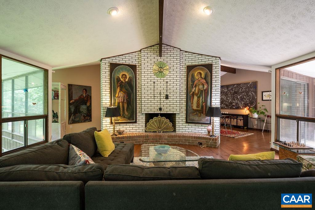 7 VINCENNES CT