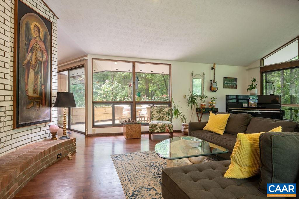 7 VINCENNES CT