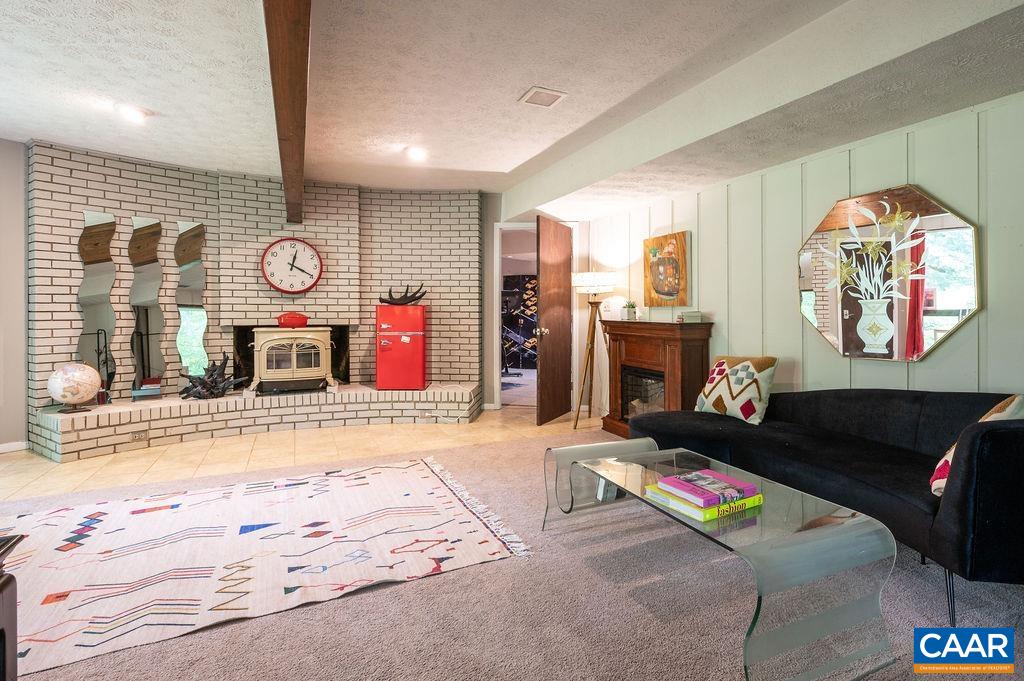 7 VINCENNES CT