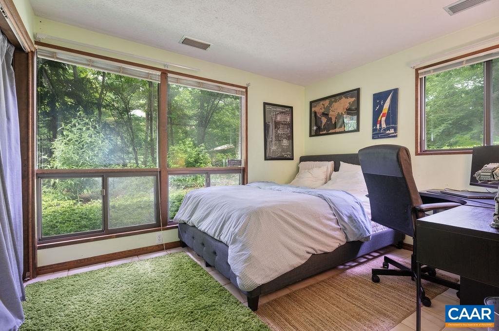 7 VINCENNES CT
