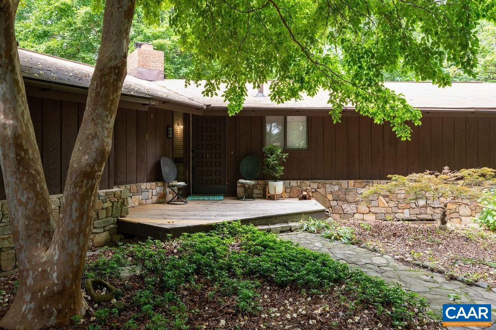7 VINCENNES CT
