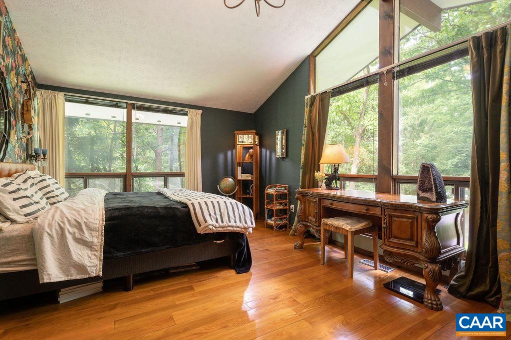 7 VINCENNES CT