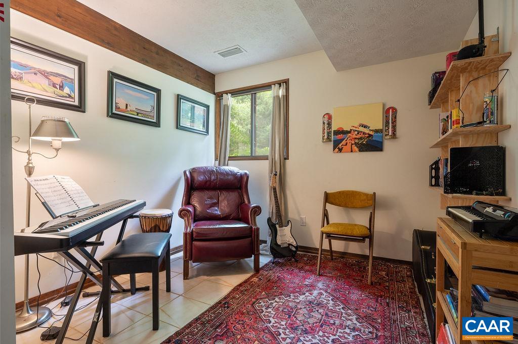 7 VINCENNES CT
