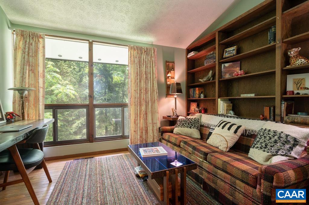 7 VINCENNES CT