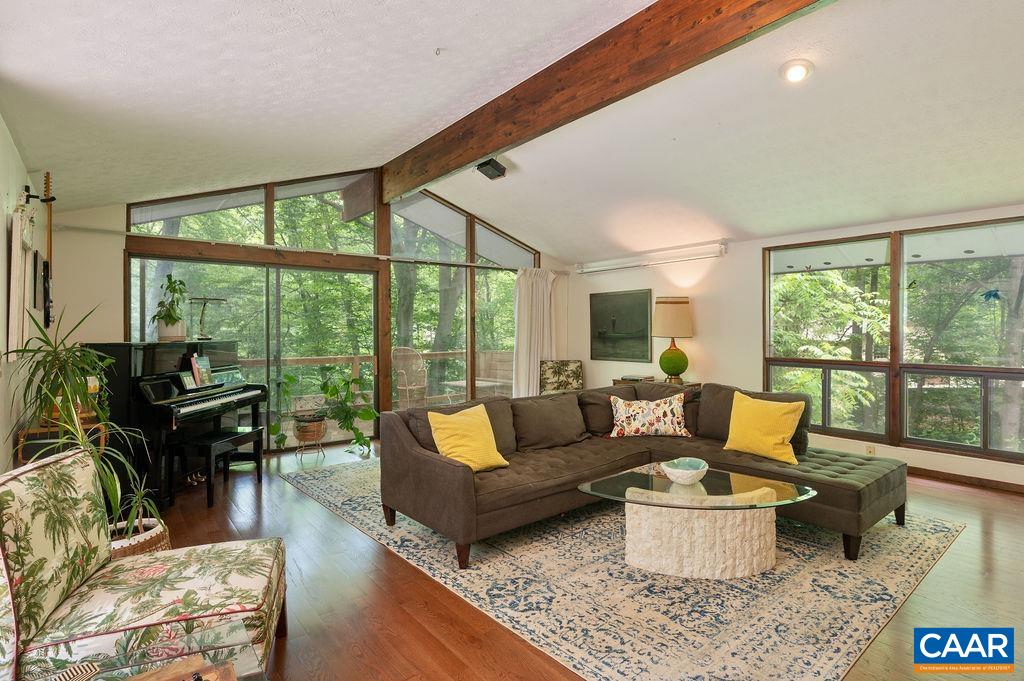 7 VINCENNES CT