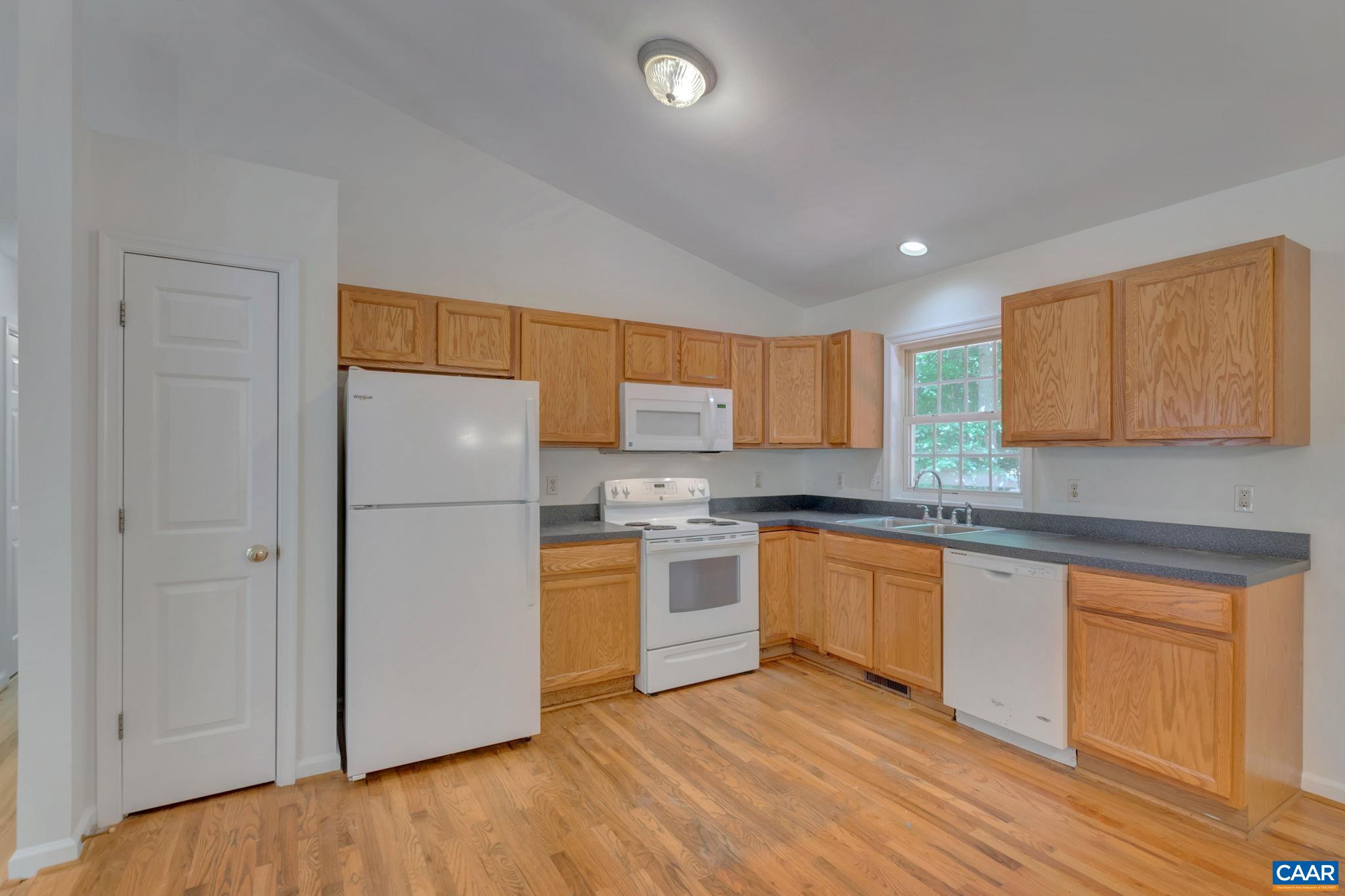 33 JENNINGS DR