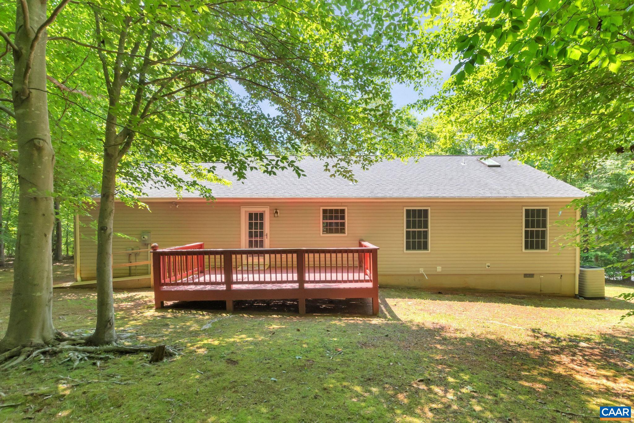 33 JENNINGS DR
