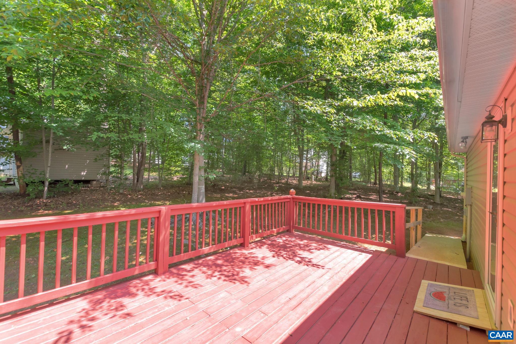 33 JENNINGS DR