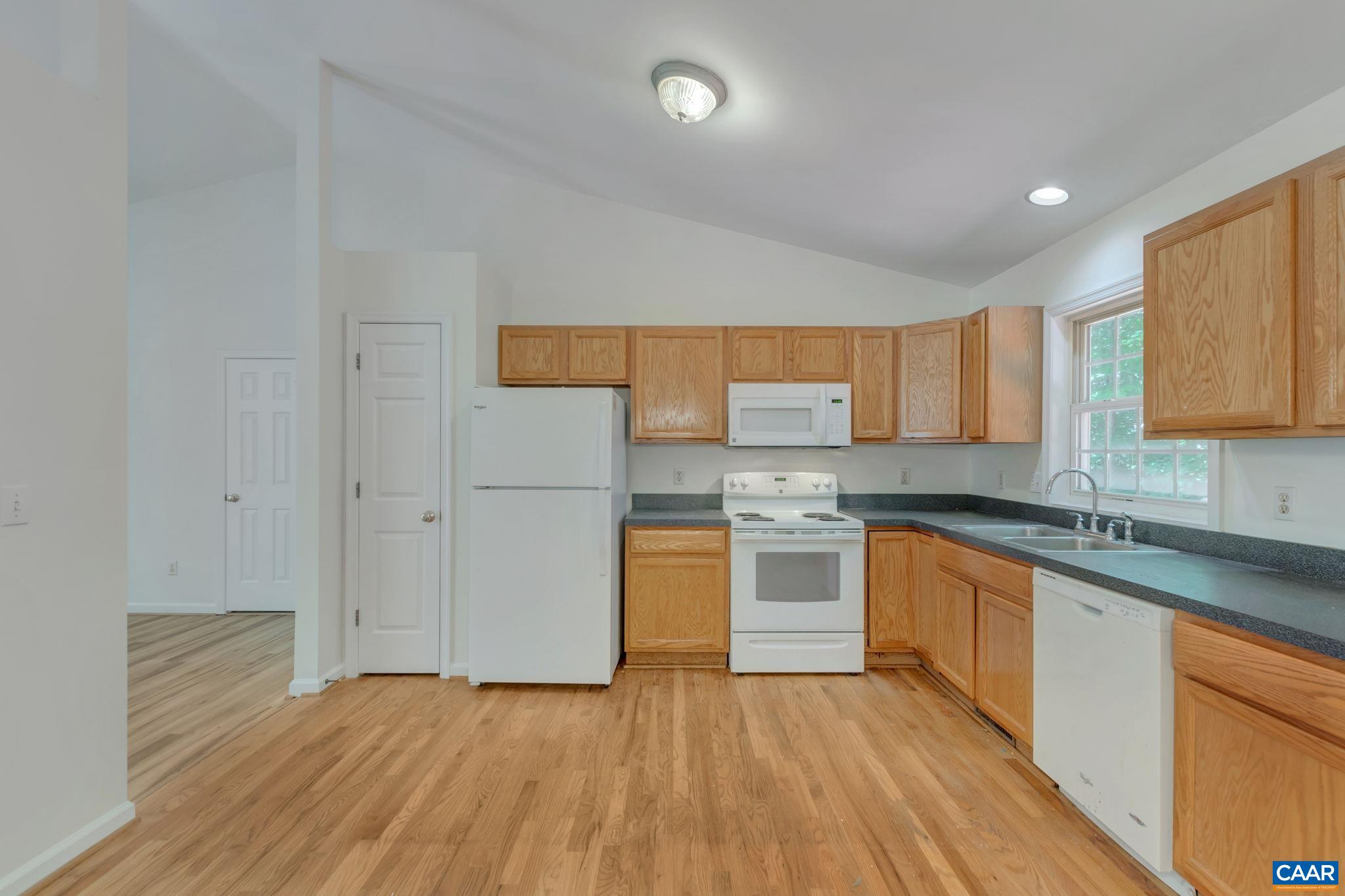 33 JENNINGS DR