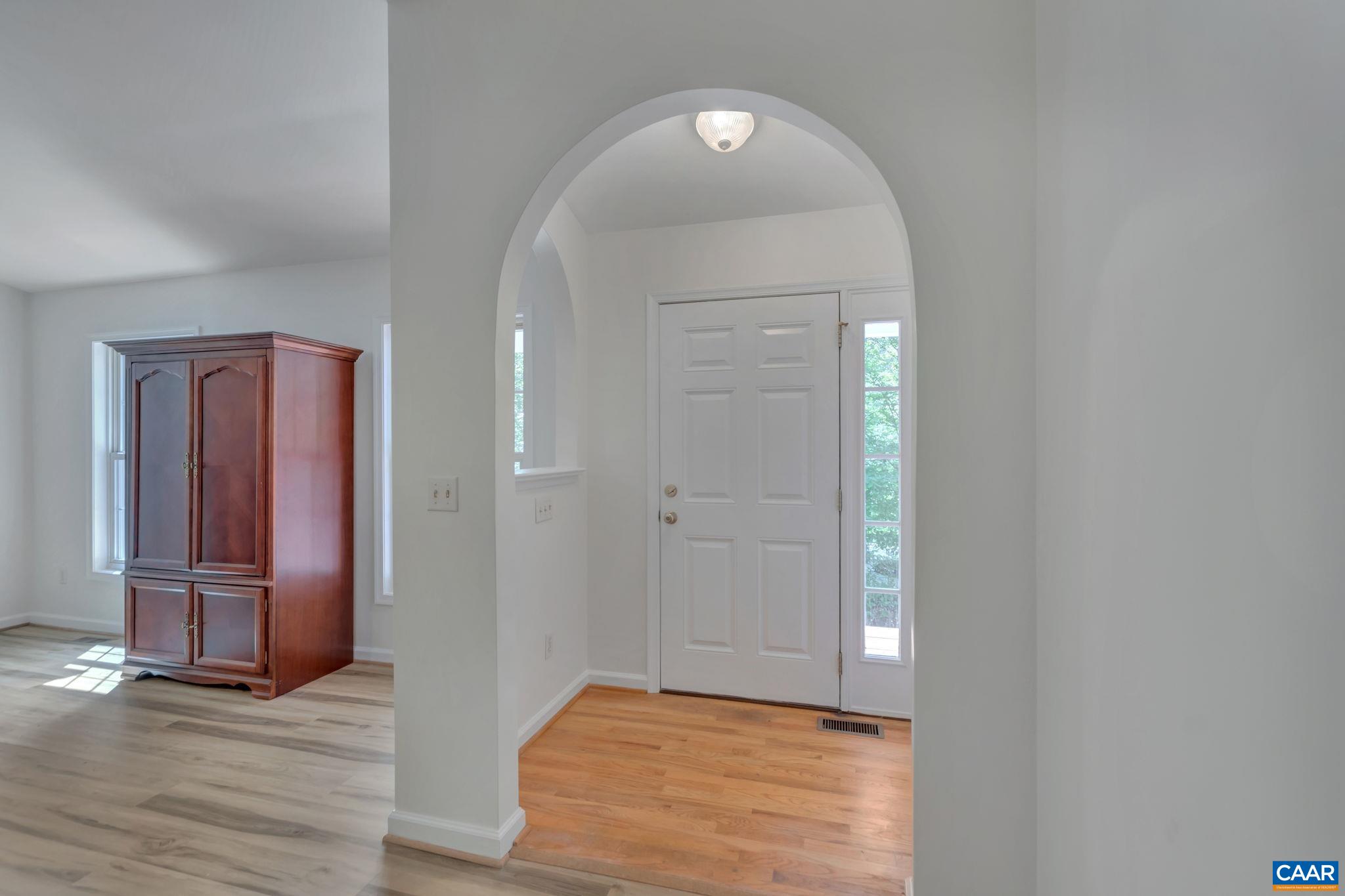 33 JENNINGS DR