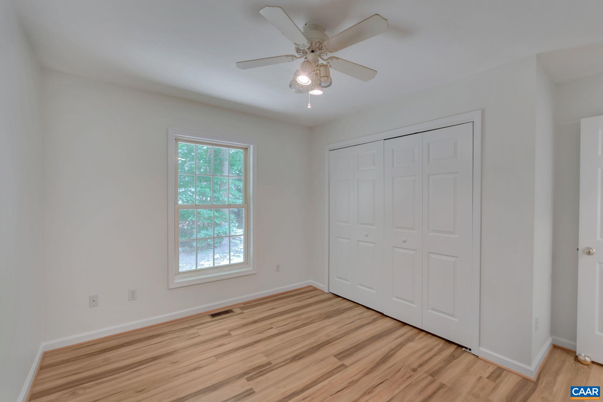 33 JENNINGS DR