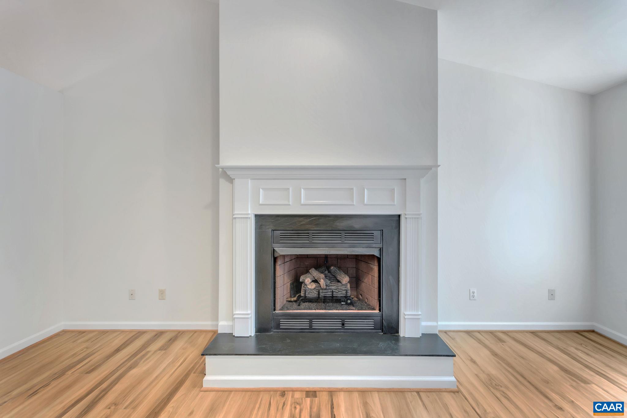 33 JENNINGS DR