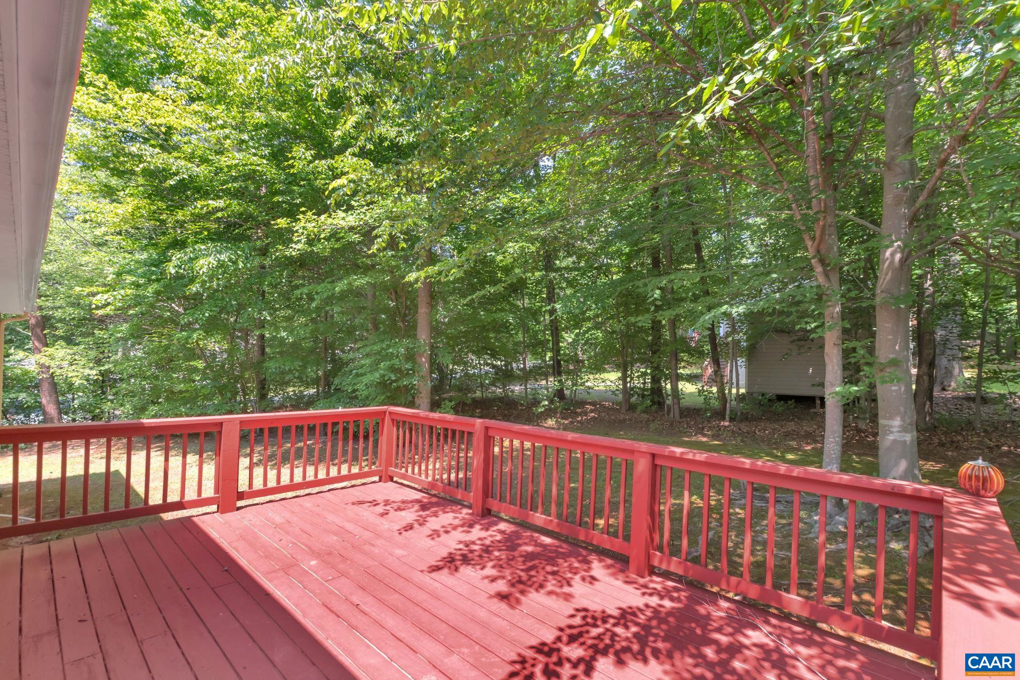 33 JENNINGS DR
