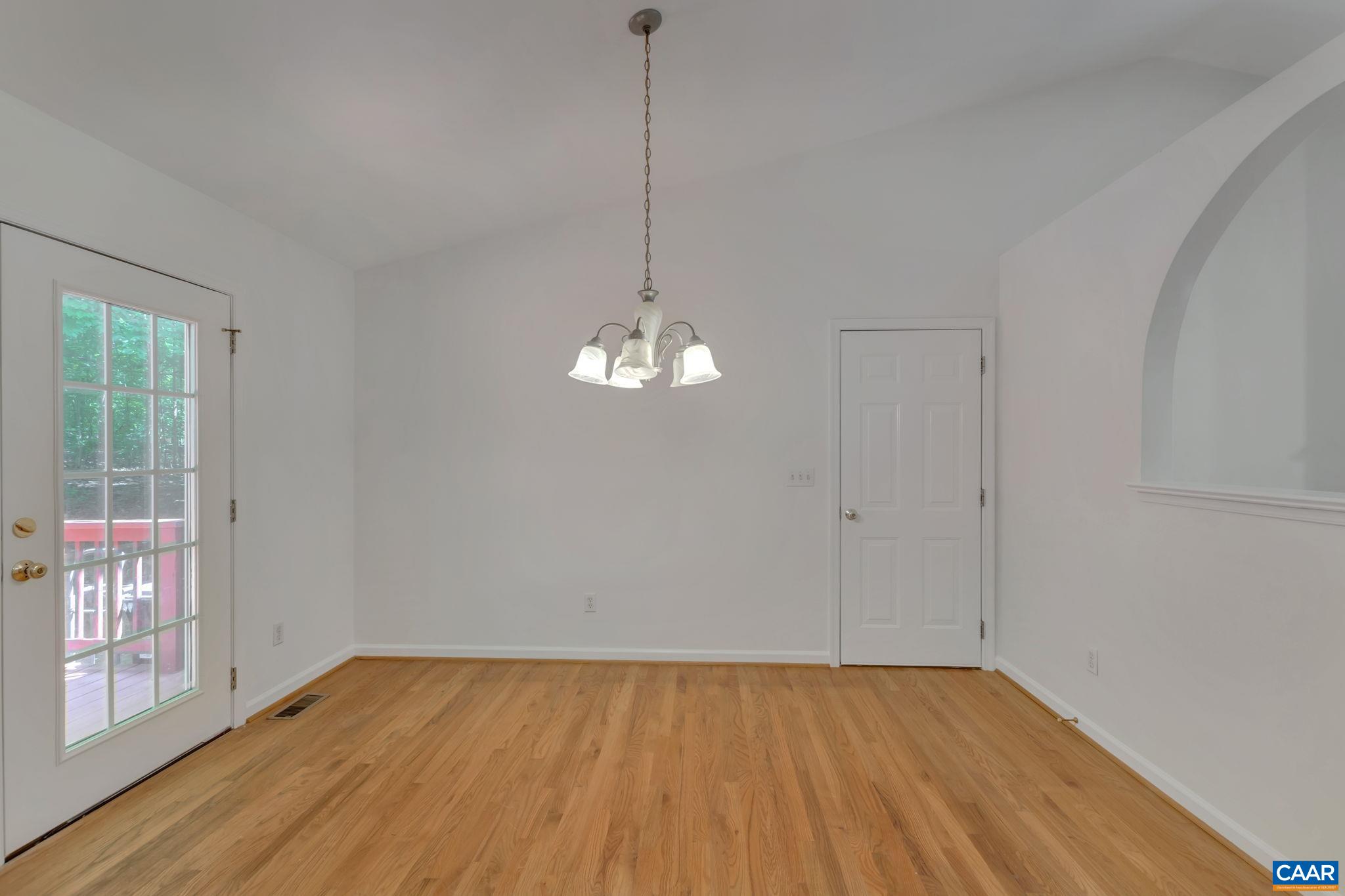 33 JENNINGS DR