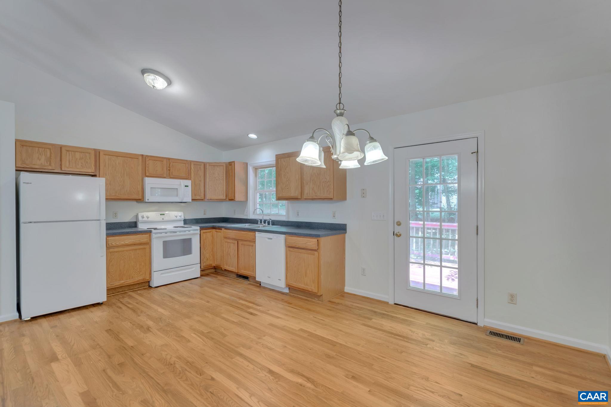 33 JENNINGS DR