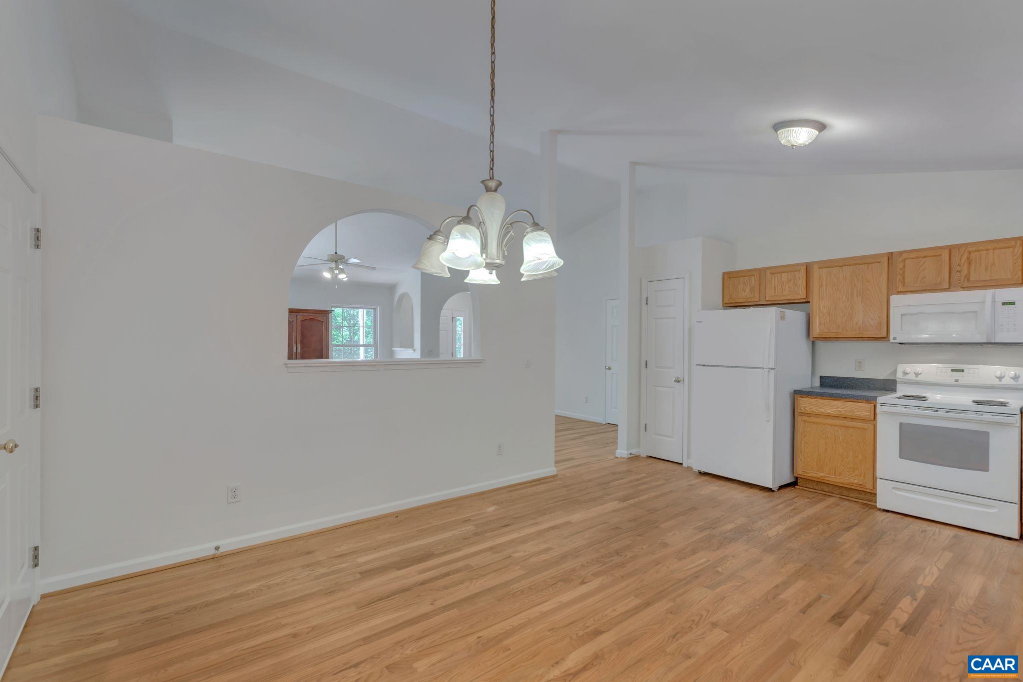 33 JENNINGS DR