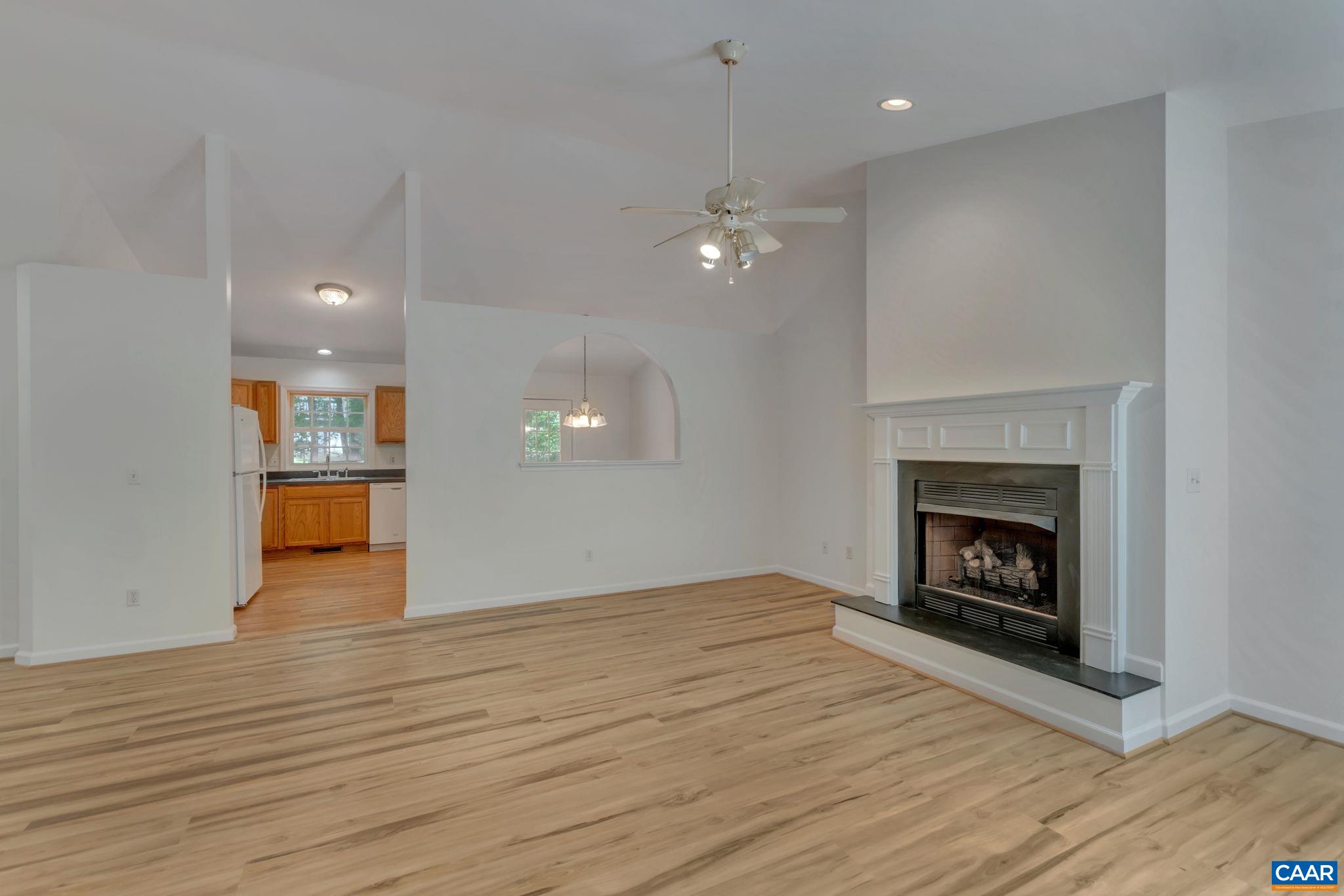 33 JENNINGS DR