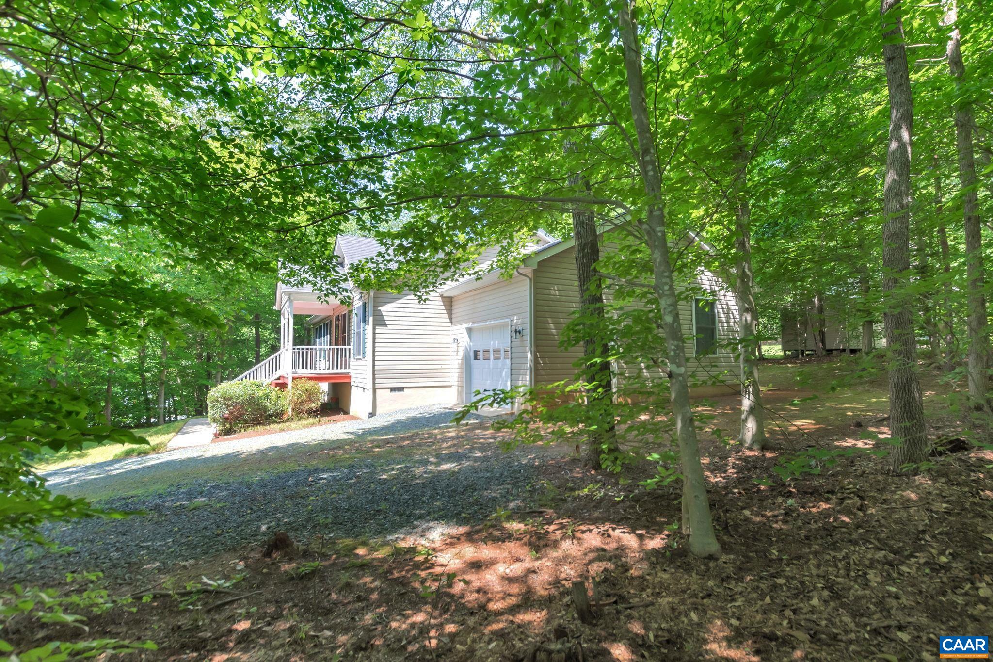 33 JENNINGS DR