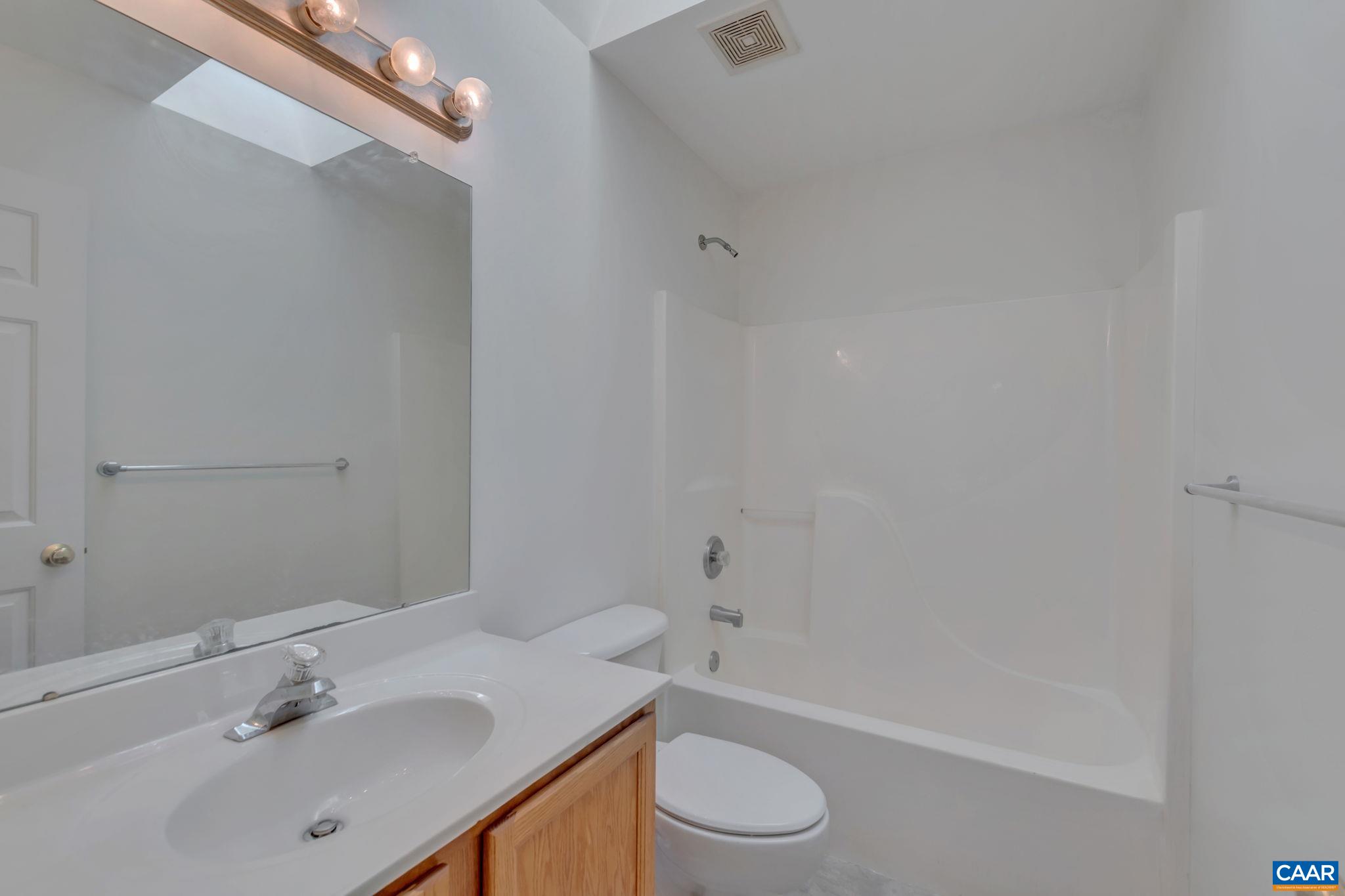 33 JENNINGS DR
